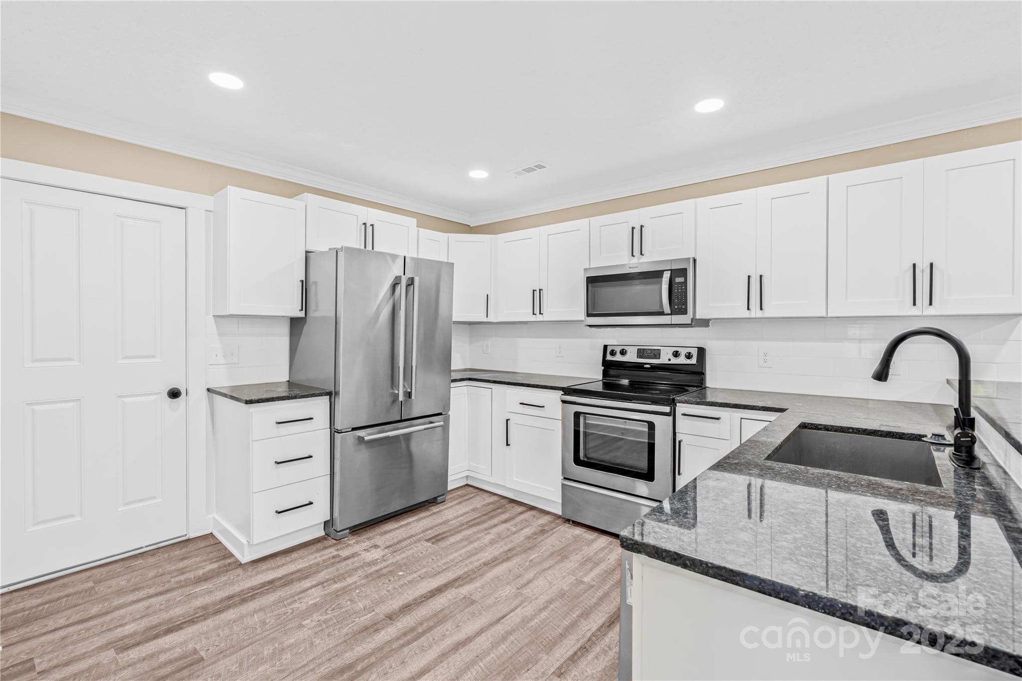 95 Johnson Street Property Photo 6