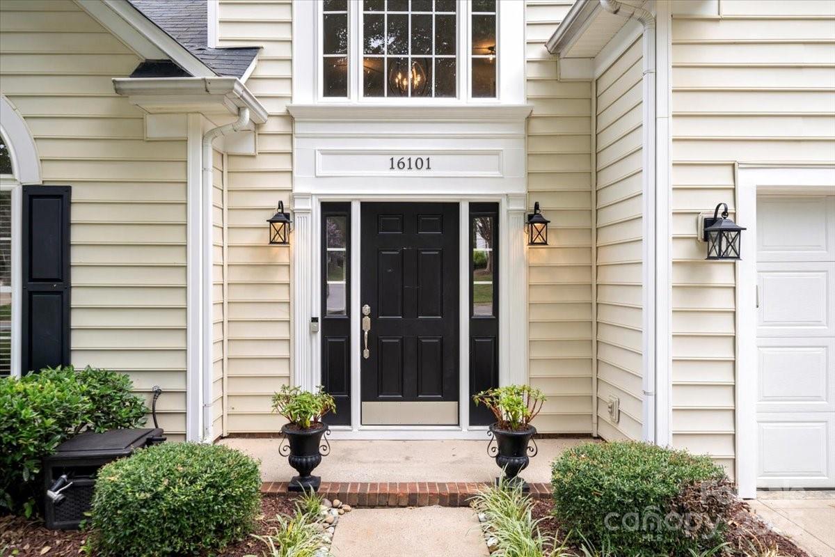 16101 Hollingbourne Road Property Photo 3