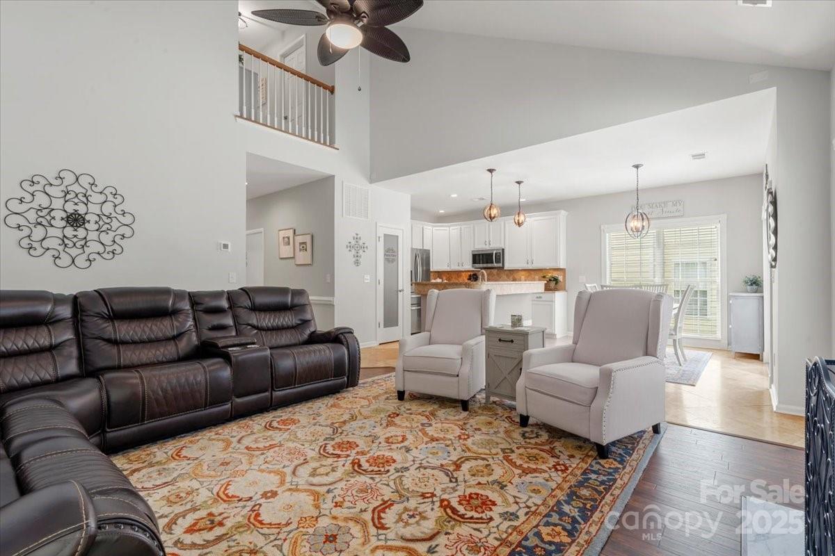 16101 Hollingbourne Road Property Photo 14