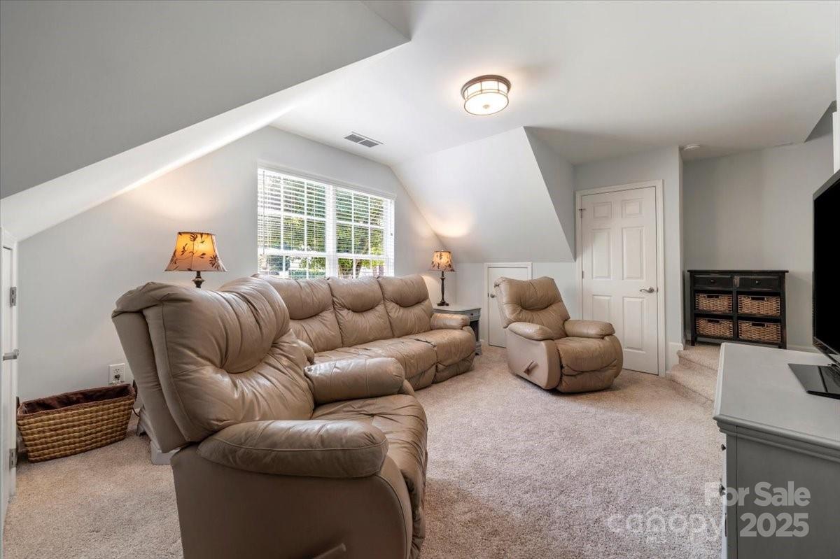 16101 Hollingbourne Road Property Photo 29