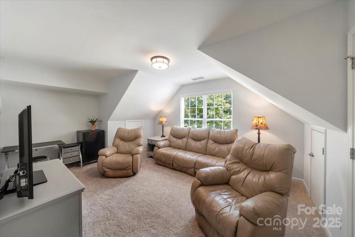 16101 Hollingbourne Road Property Photo 30