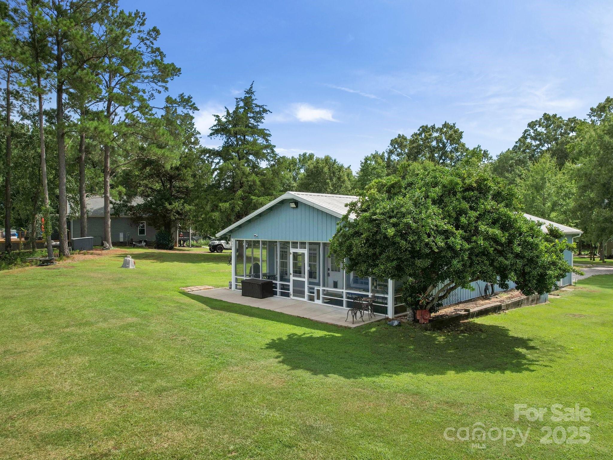 275 S Waters Edge Drive Property Photo 3