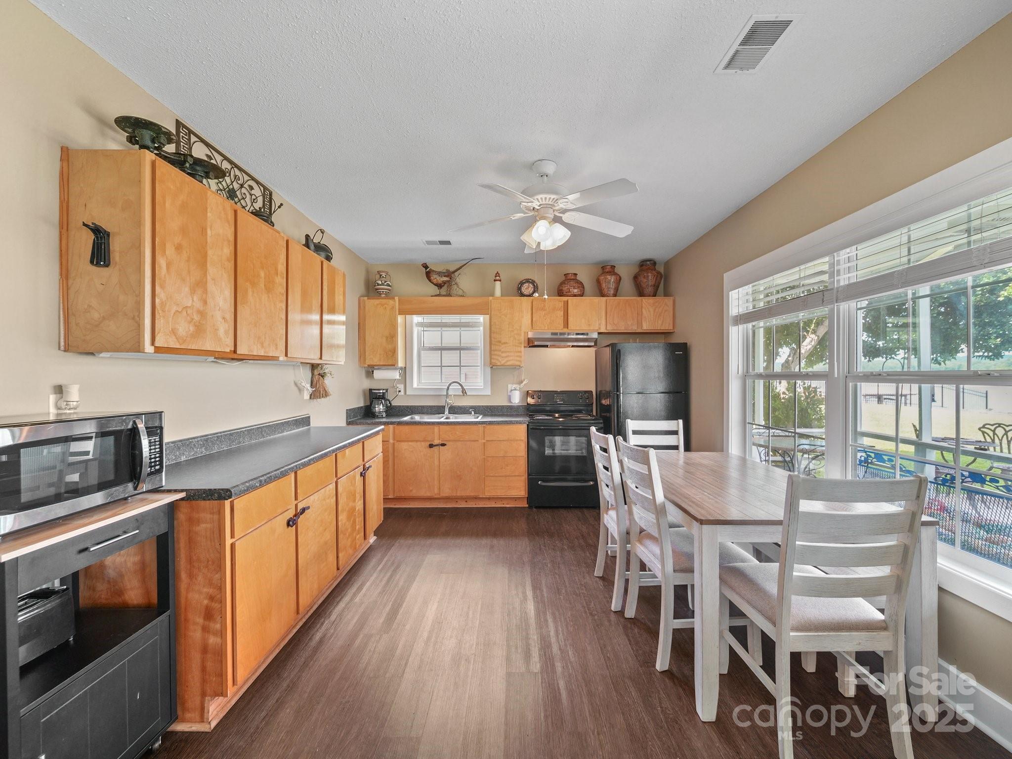 275 S Waters Edge Drive Property Photo 12