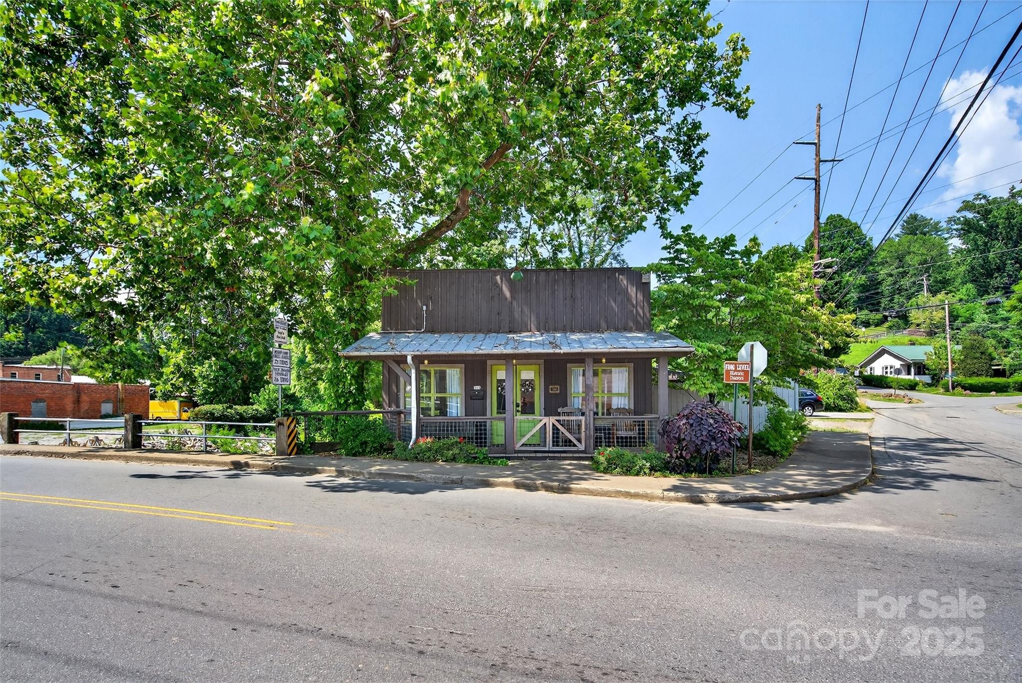 313 Depot Street Property Photo 1