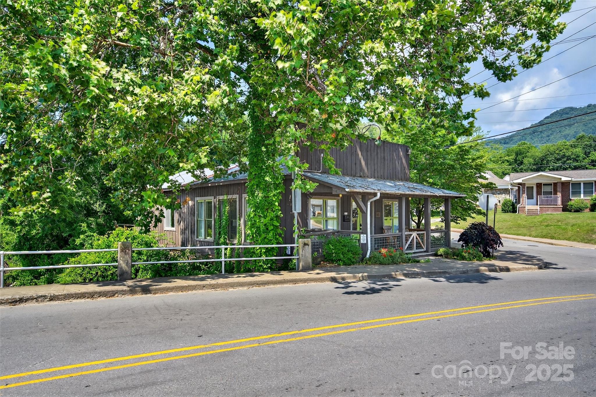 313 Depot Street Property Photo 2