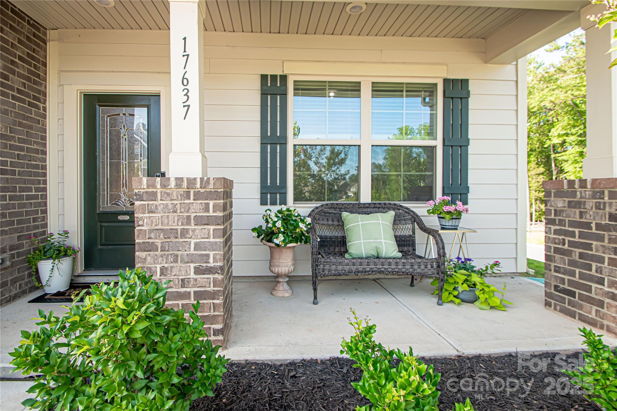 17637 Snug Harbor Road Property Photo 2