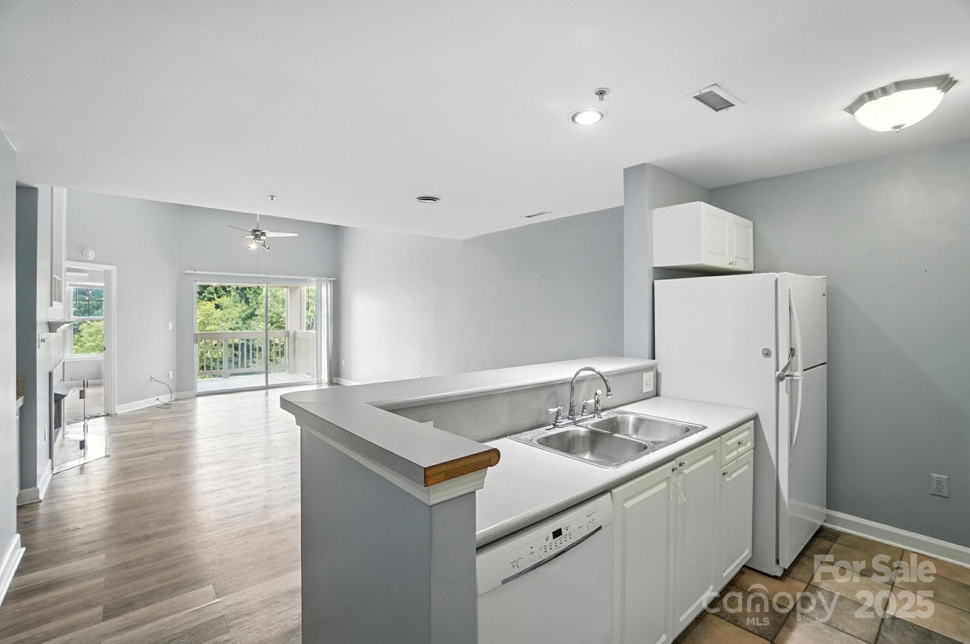 108 Pier 33 Drive 409 Property Photo 12