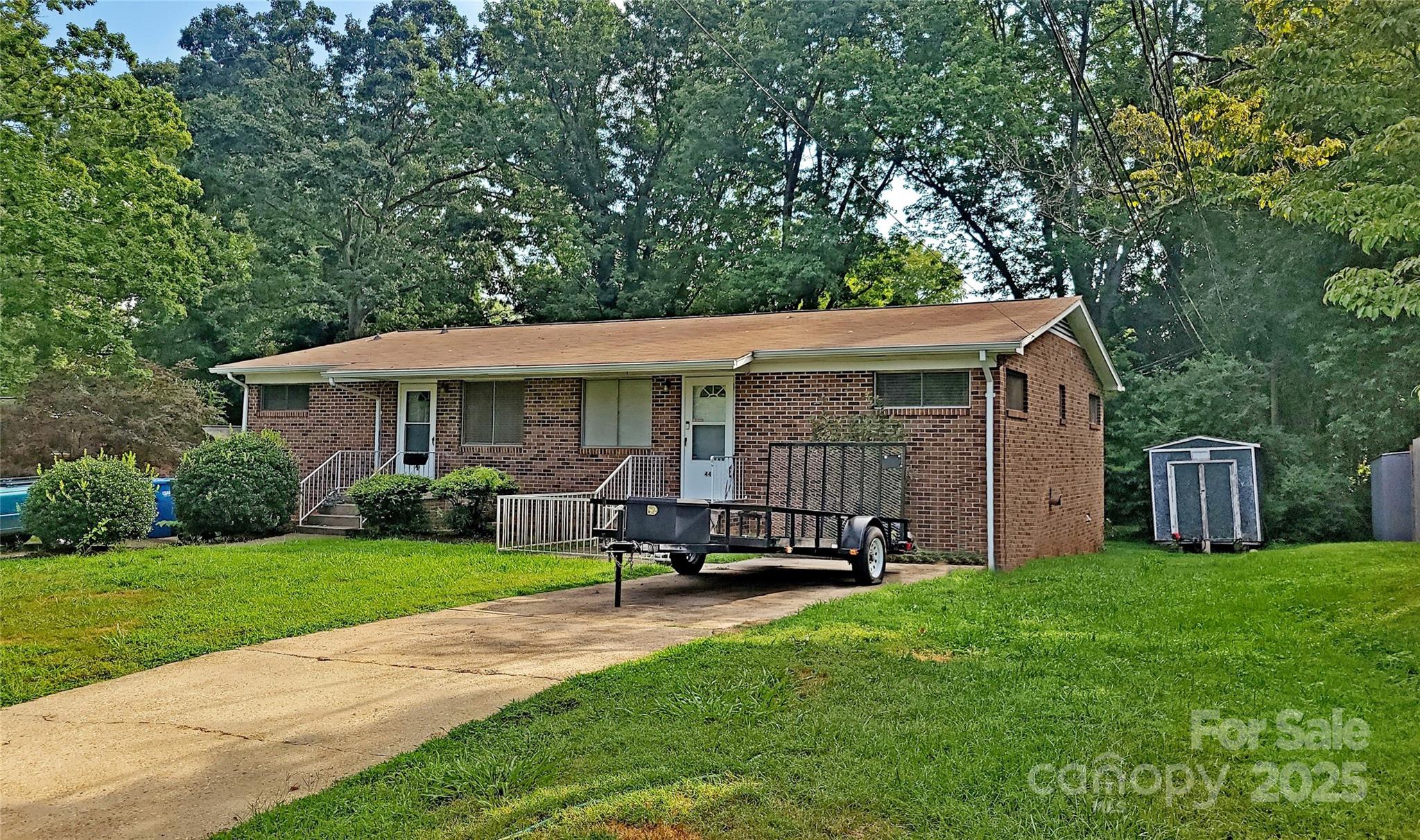 44 17th Avenue Court Property Photo 1