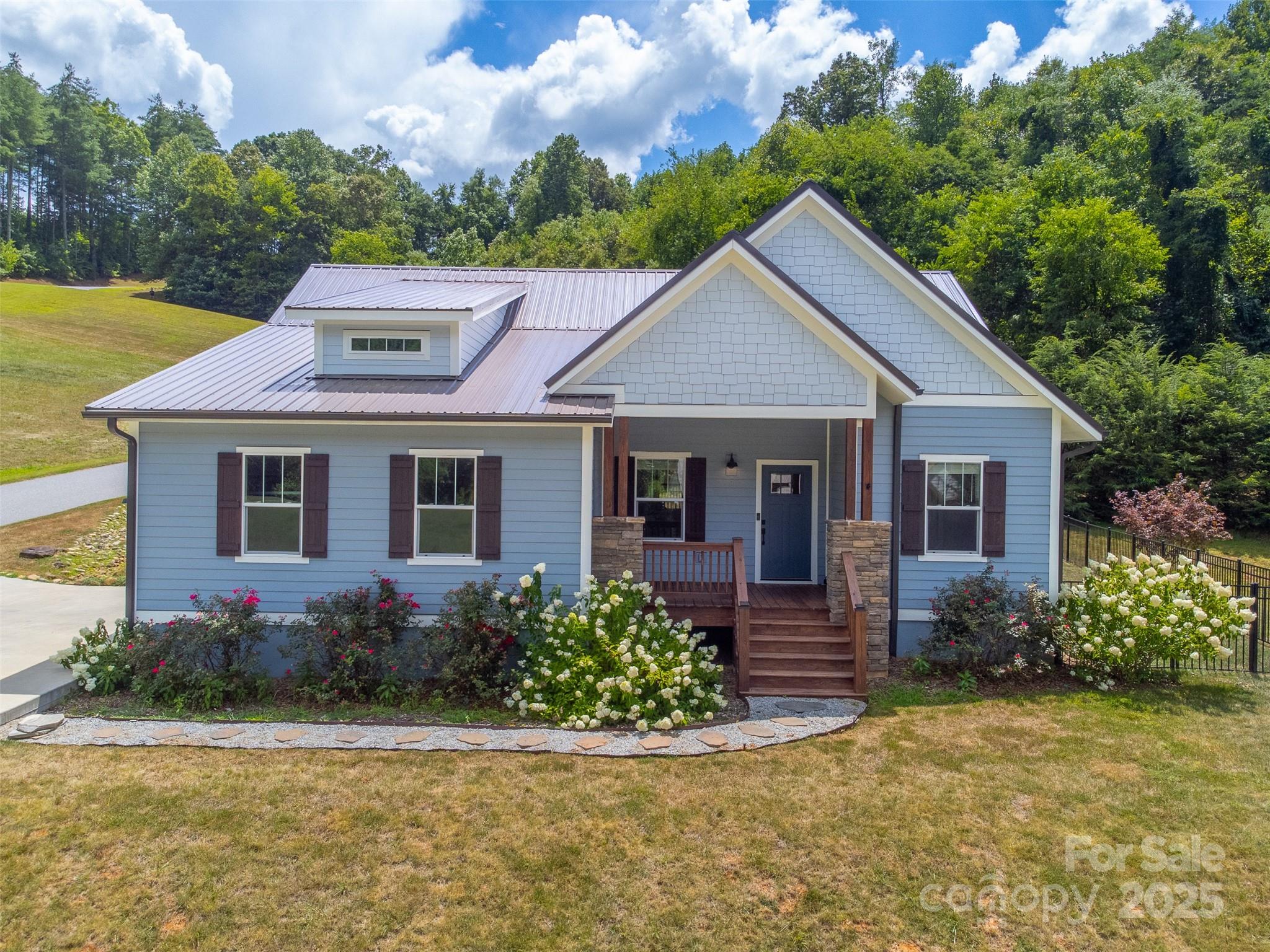 7 N Sundrops Trail Property Photo 1