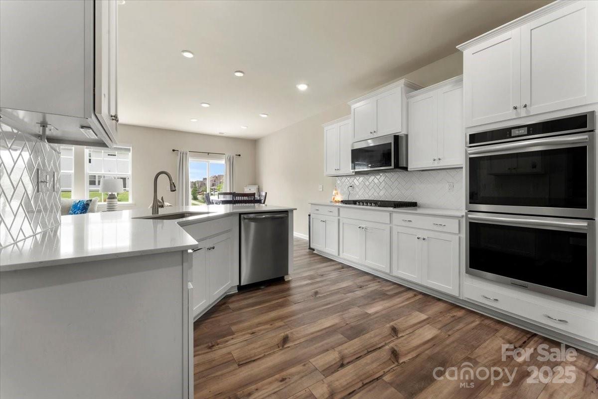 5542 Soft Shell Drive Property Photo 9