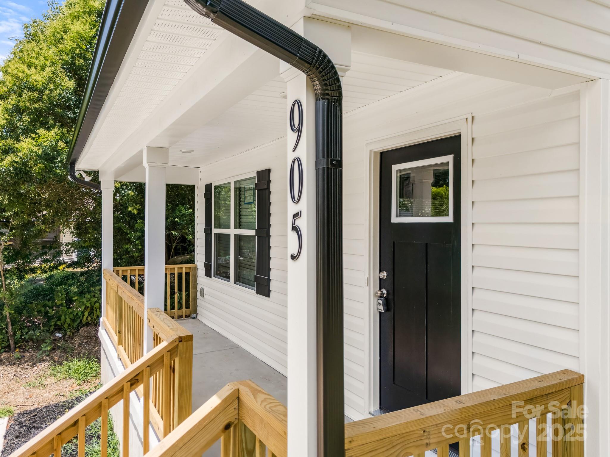 905 Elizabeth Avenue Property Photo 4