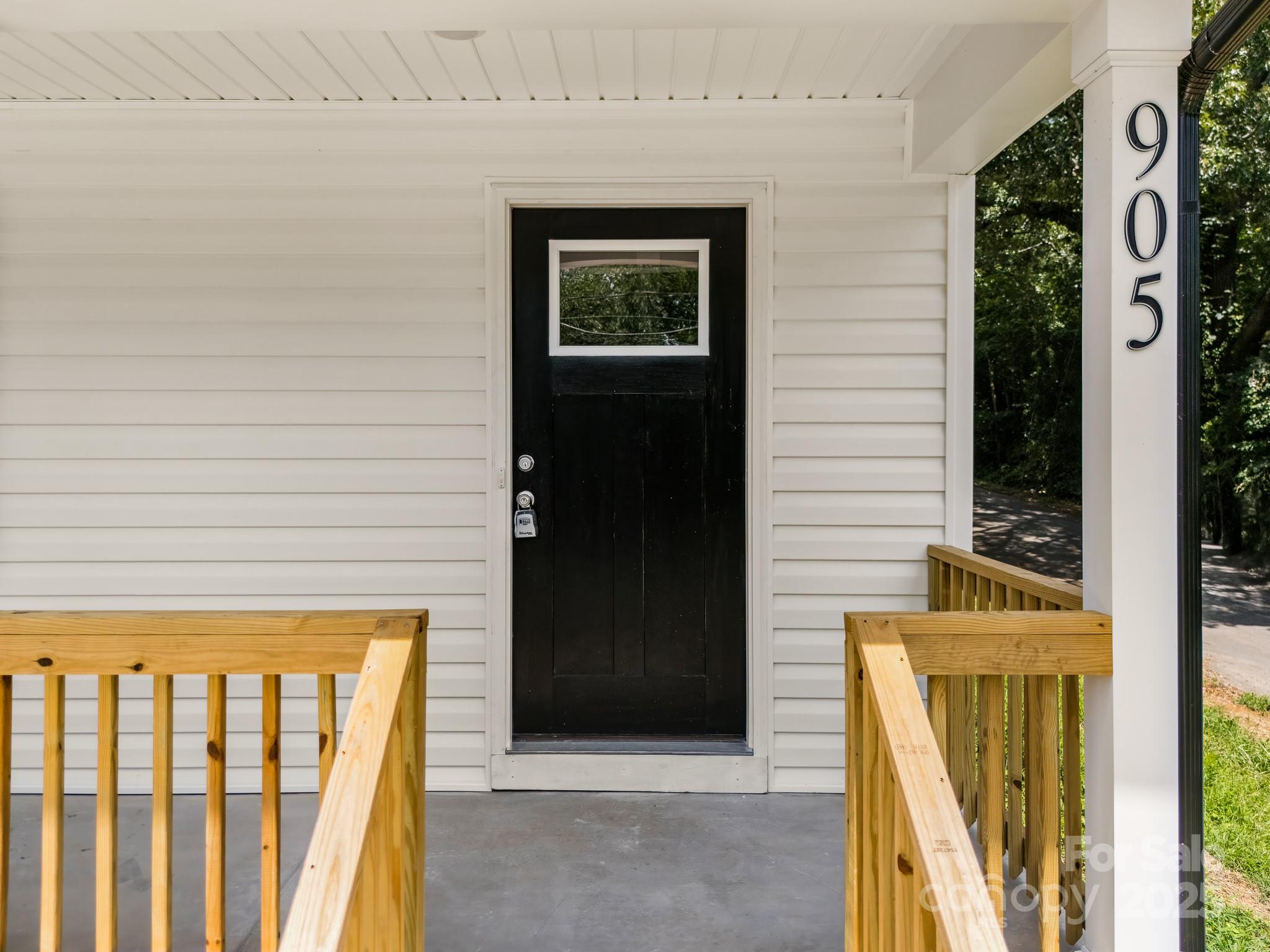 905 Elizabeth Avenue Property Photo 5