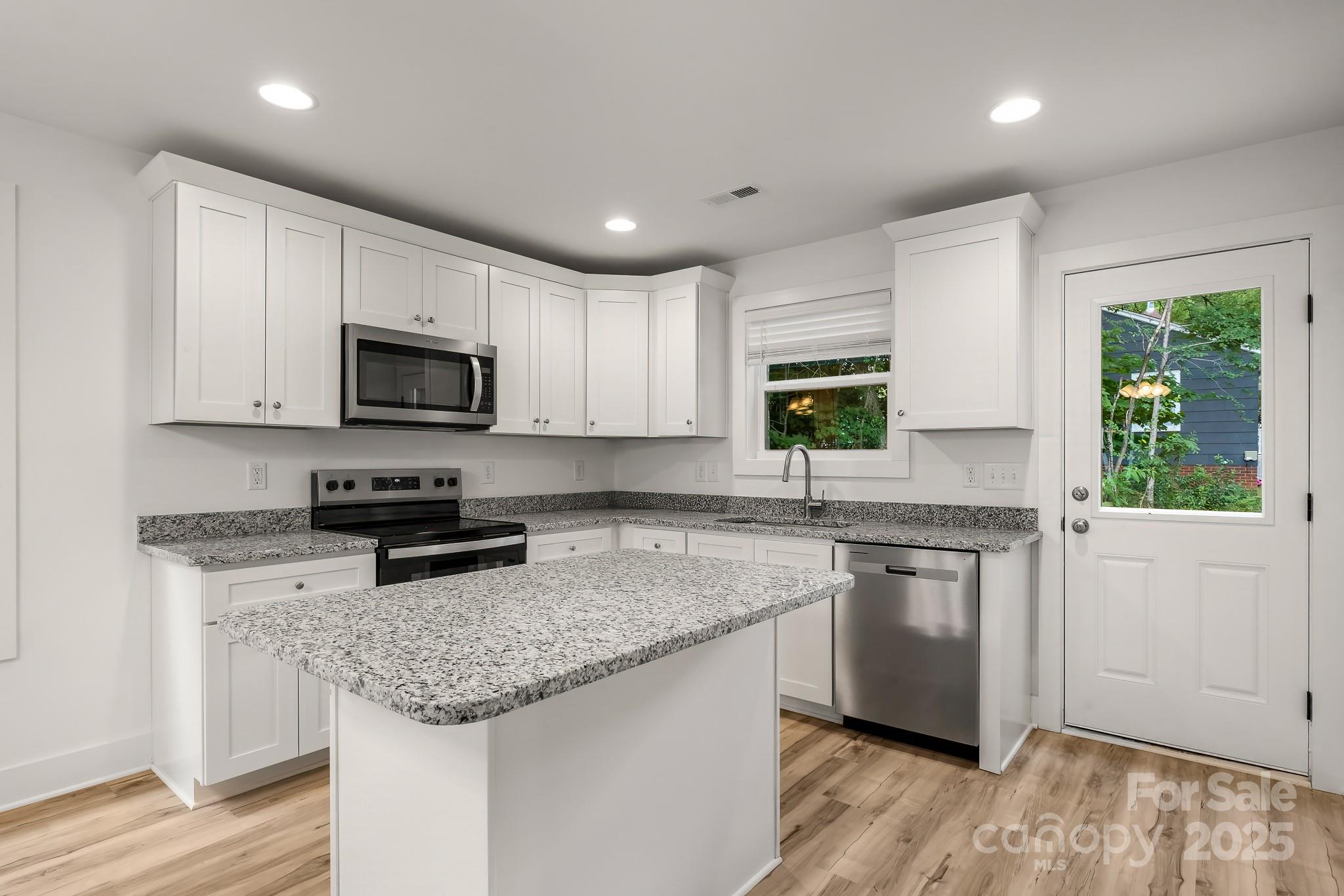 905 Elizabeth Avenue Property Photo 10