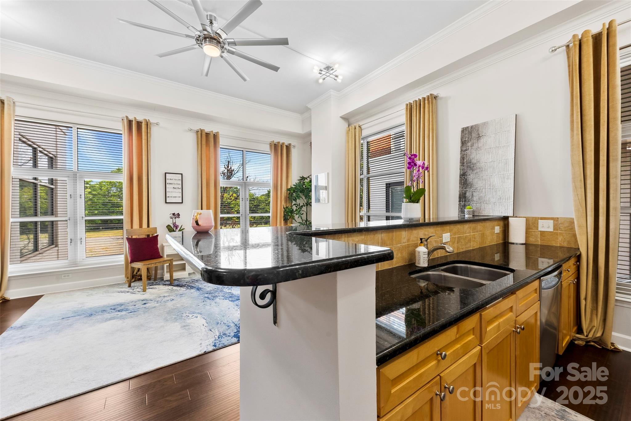 1315 E Boulevard Boulevard 204 Property Photo 14