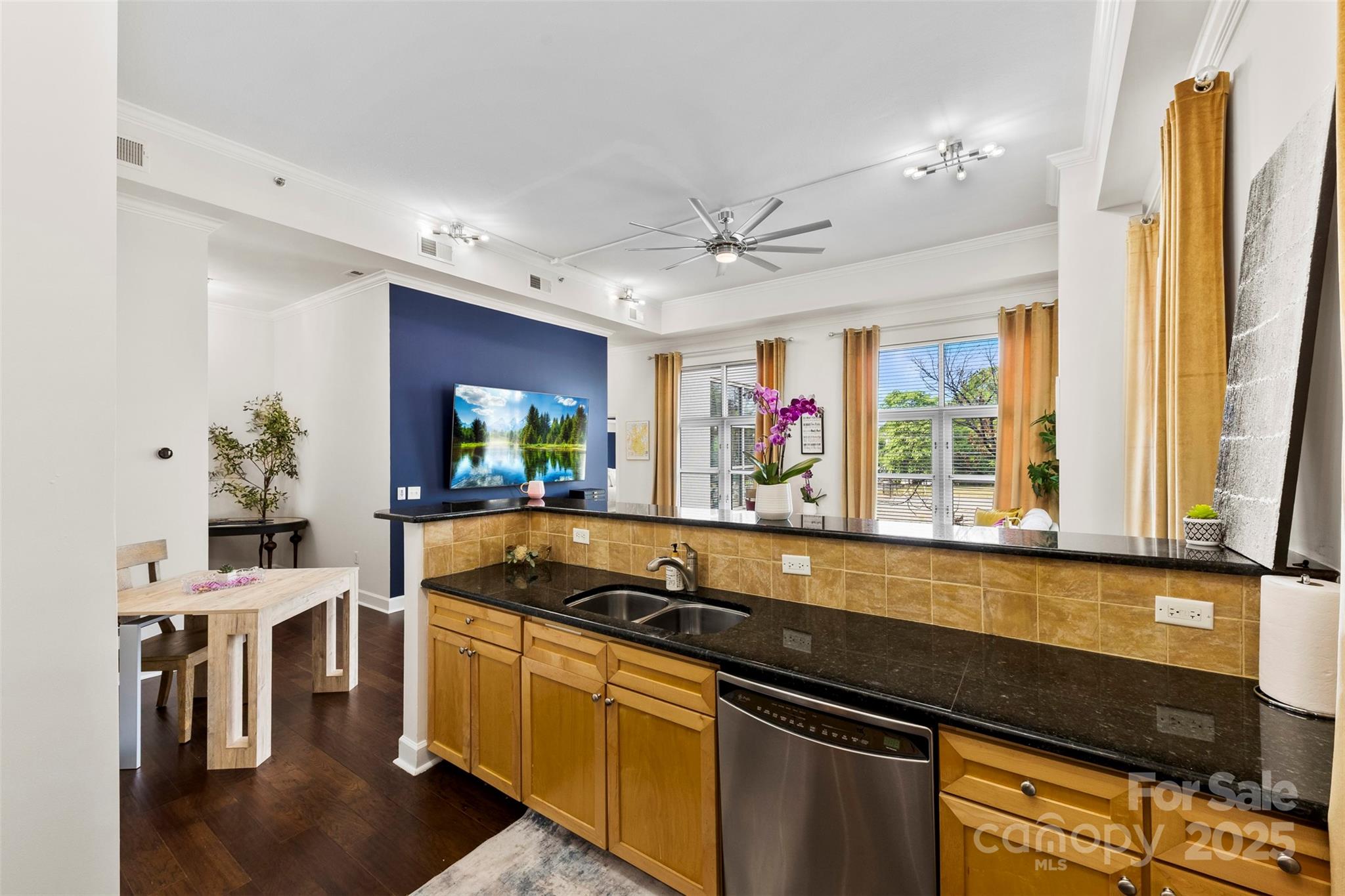 1315 E Boulevard Boulevard 204 Property Photo 15