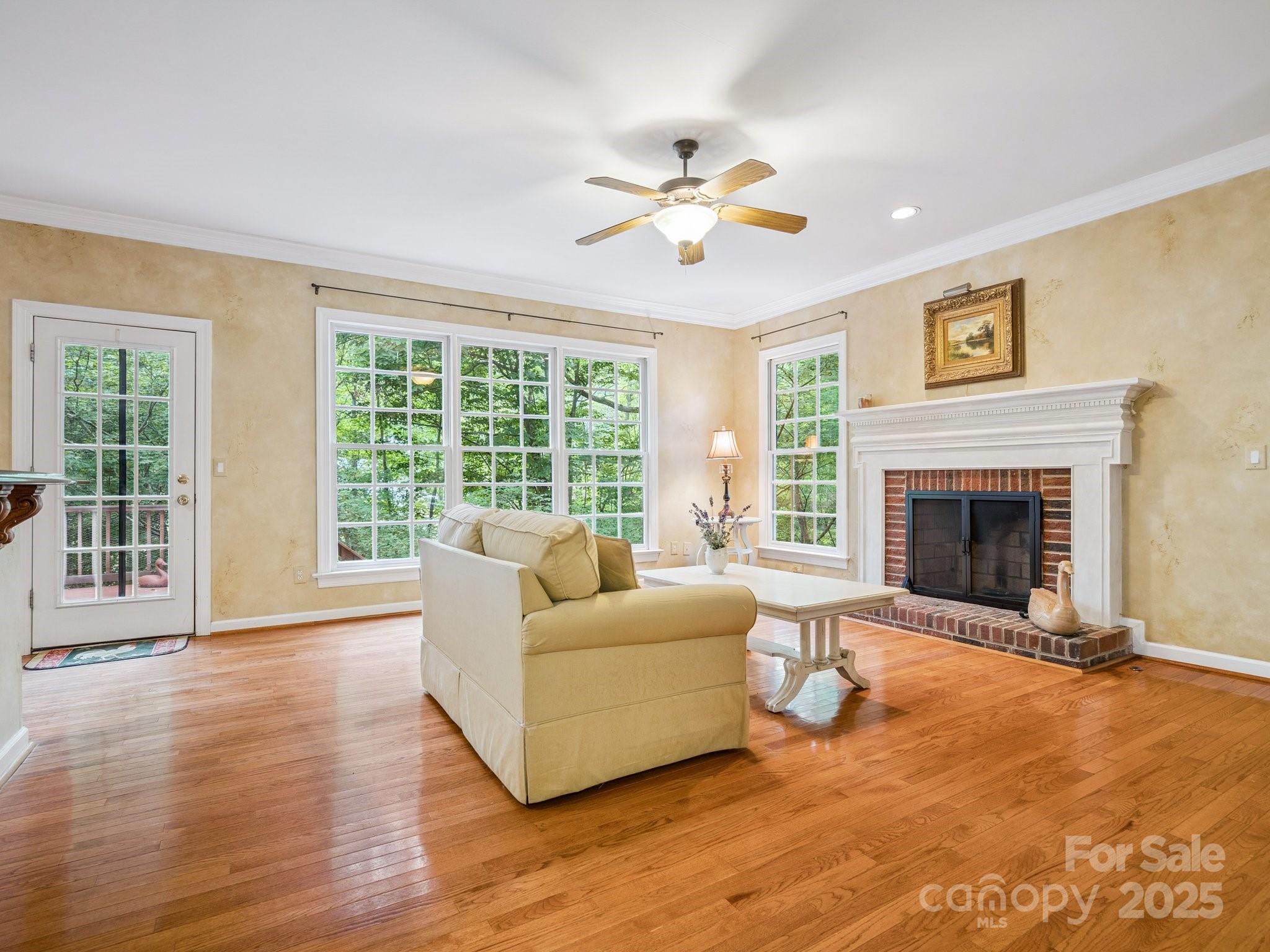 423 Shrewsbury Lane Property Photo 8