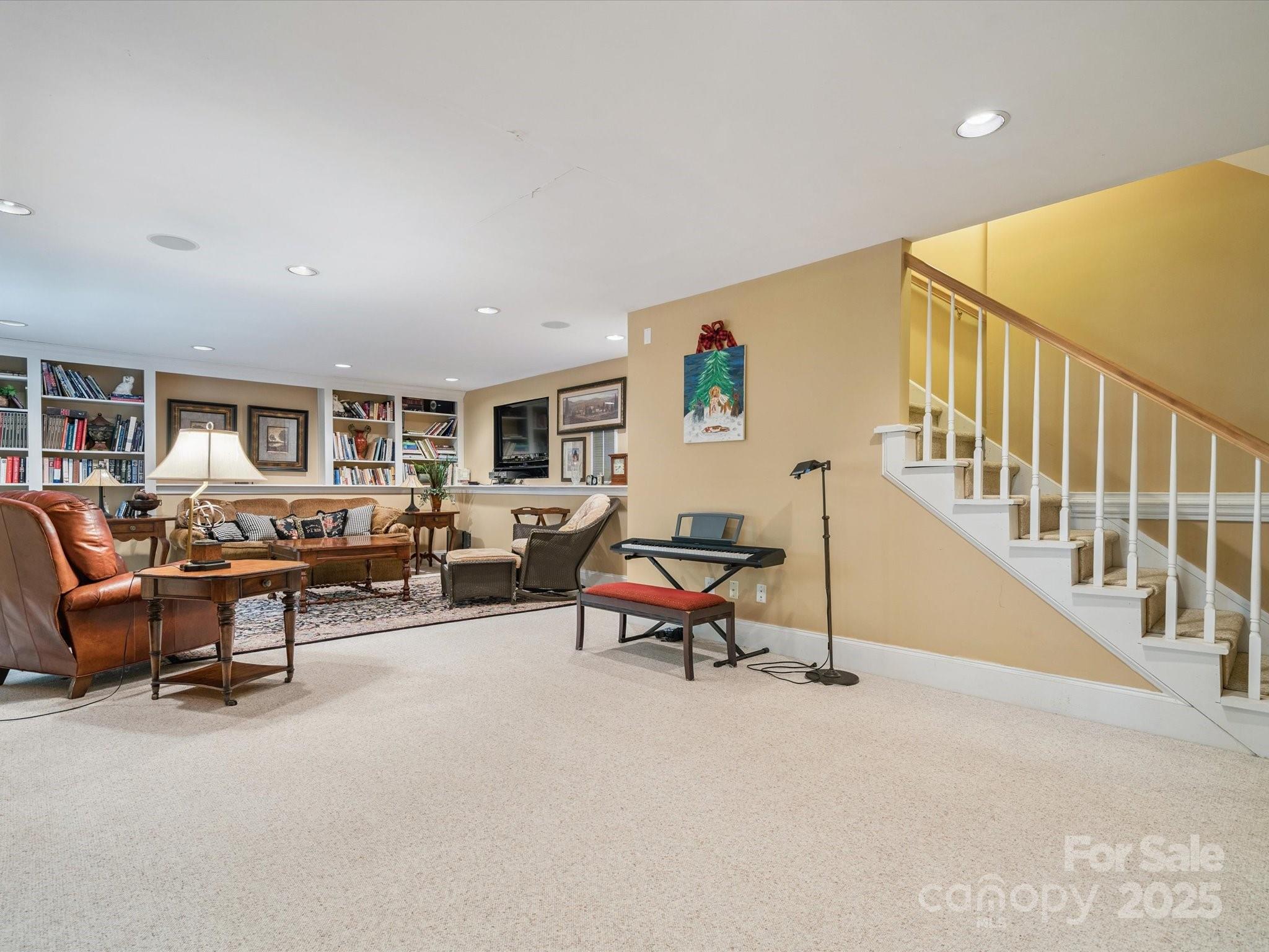 423 Shrewsbury Lane Property Photo 28