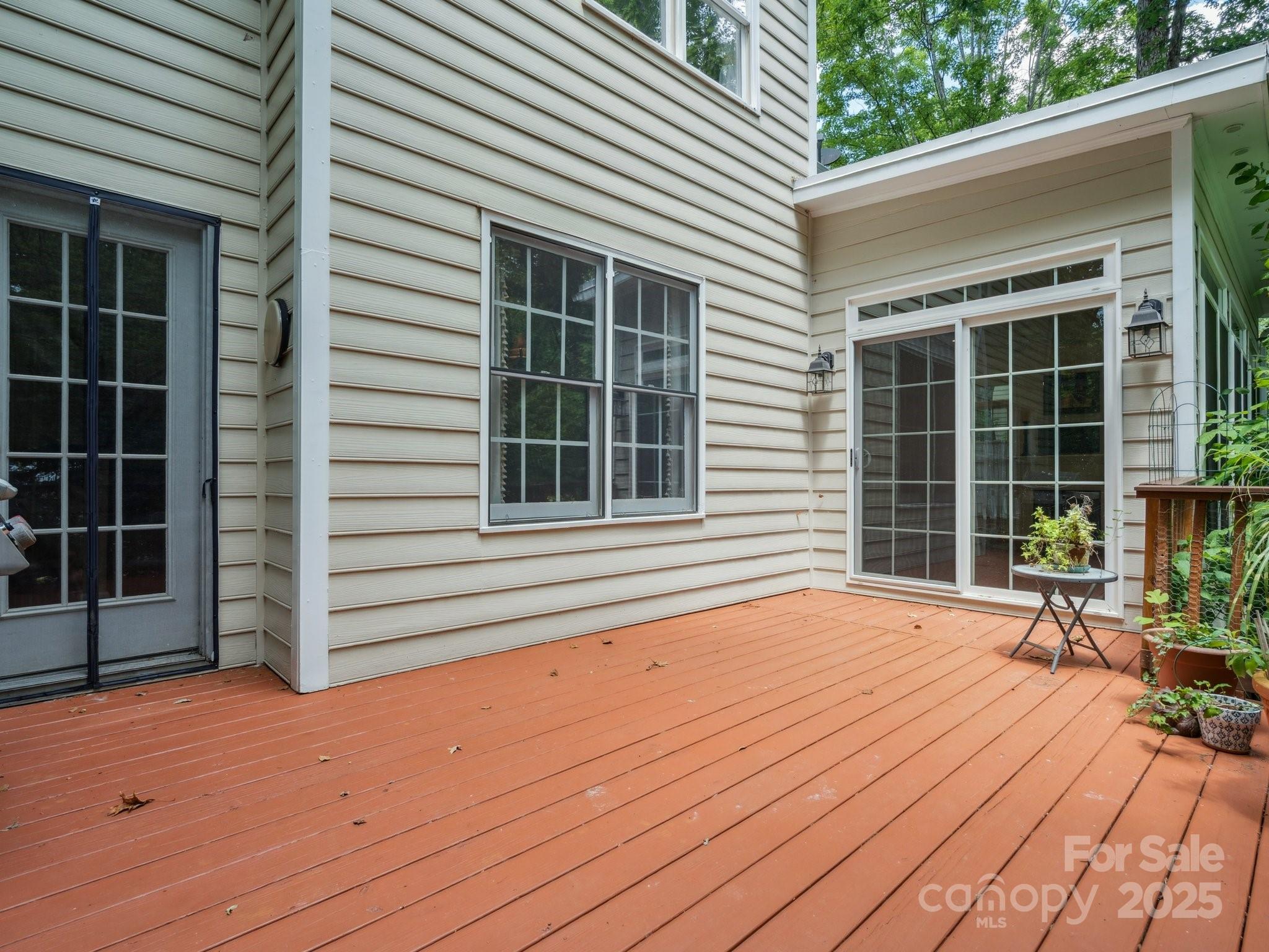 423 Shrewsbury Lane Property Photo 32