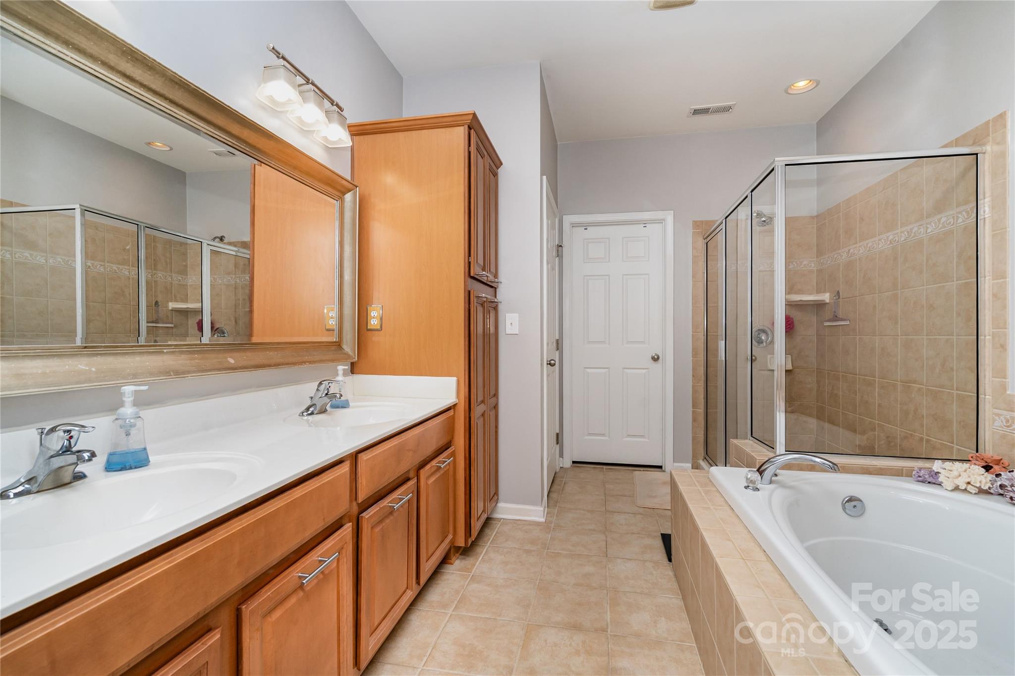 8122 Bridgegate Drive Property Photo 17