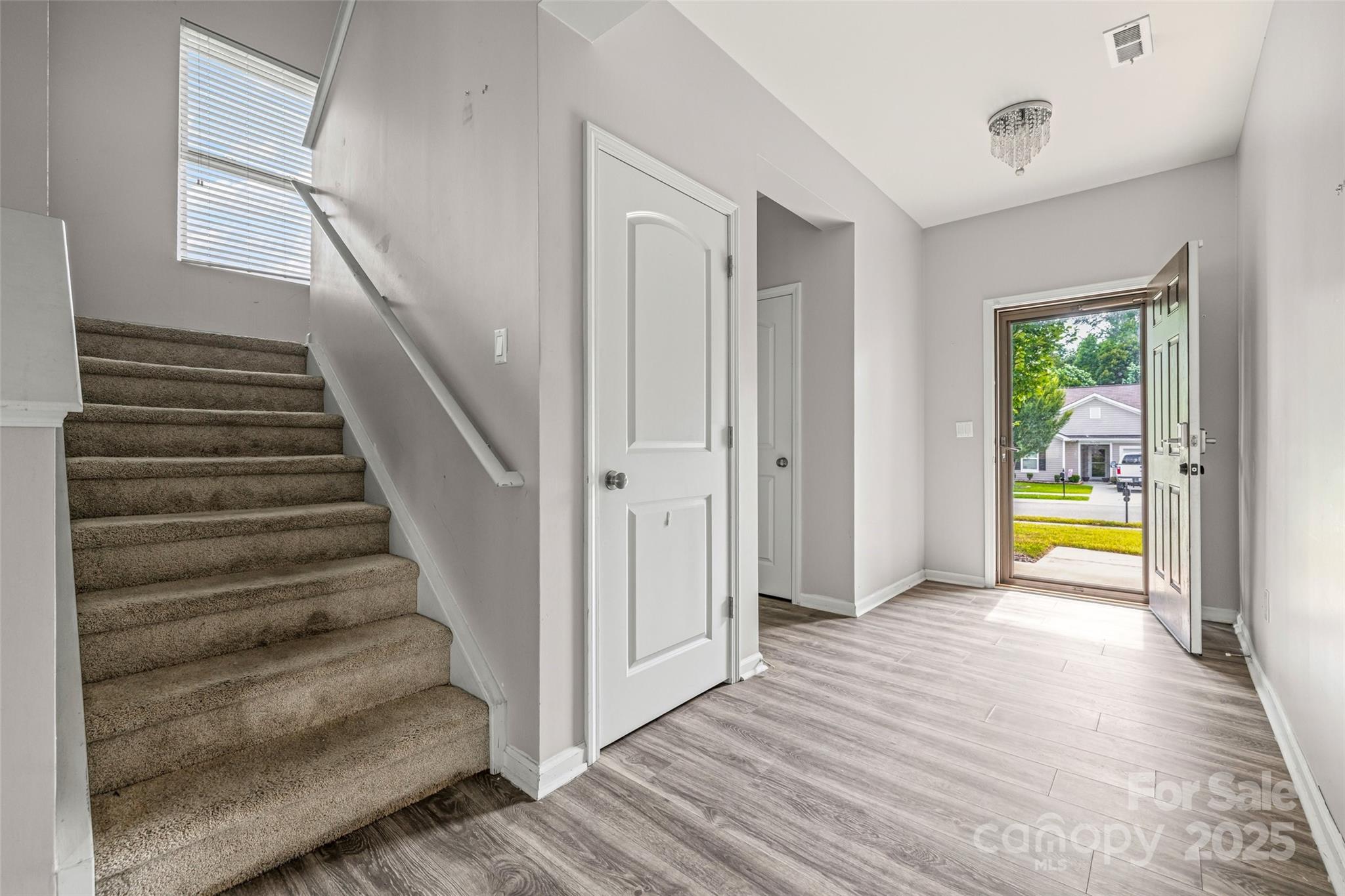 10426 Kempsford Drive Property Photo 4