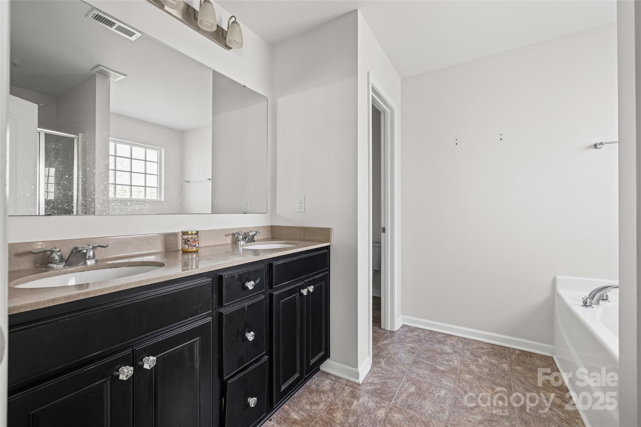 10426 Kempsford Drive Property Photo 25