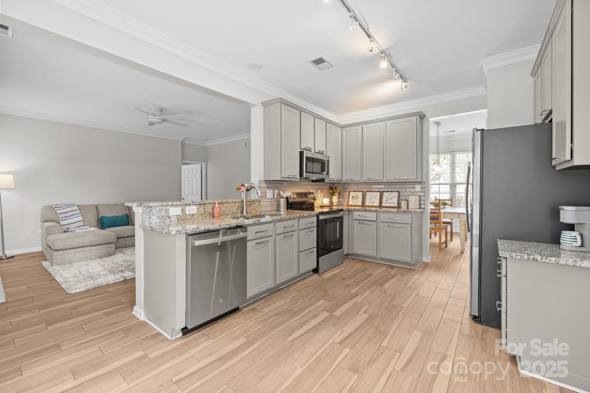 3018 Early Rise Avenue Property Photo 8