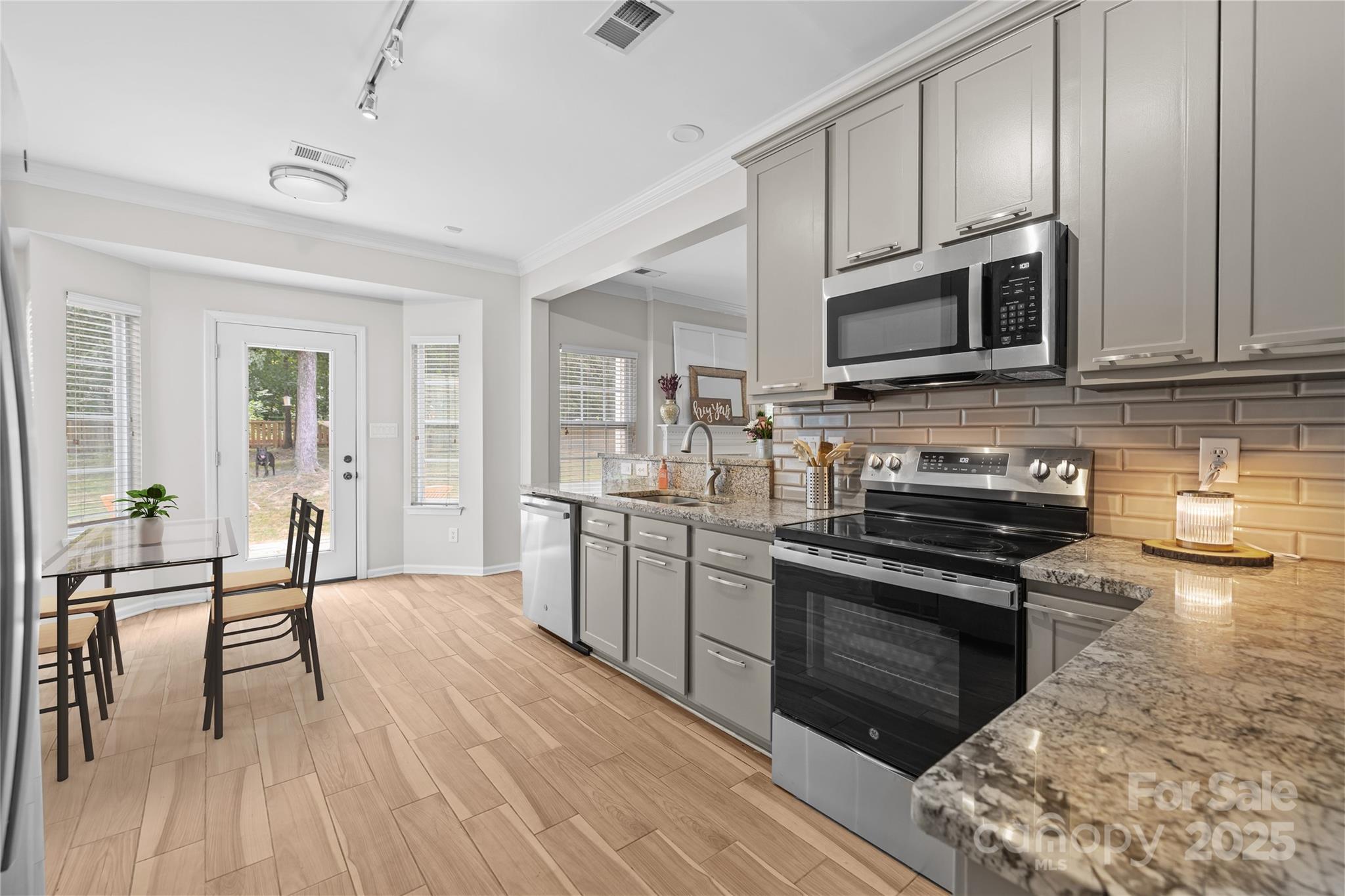 3018 Early Rise Avenue Property Photo 10