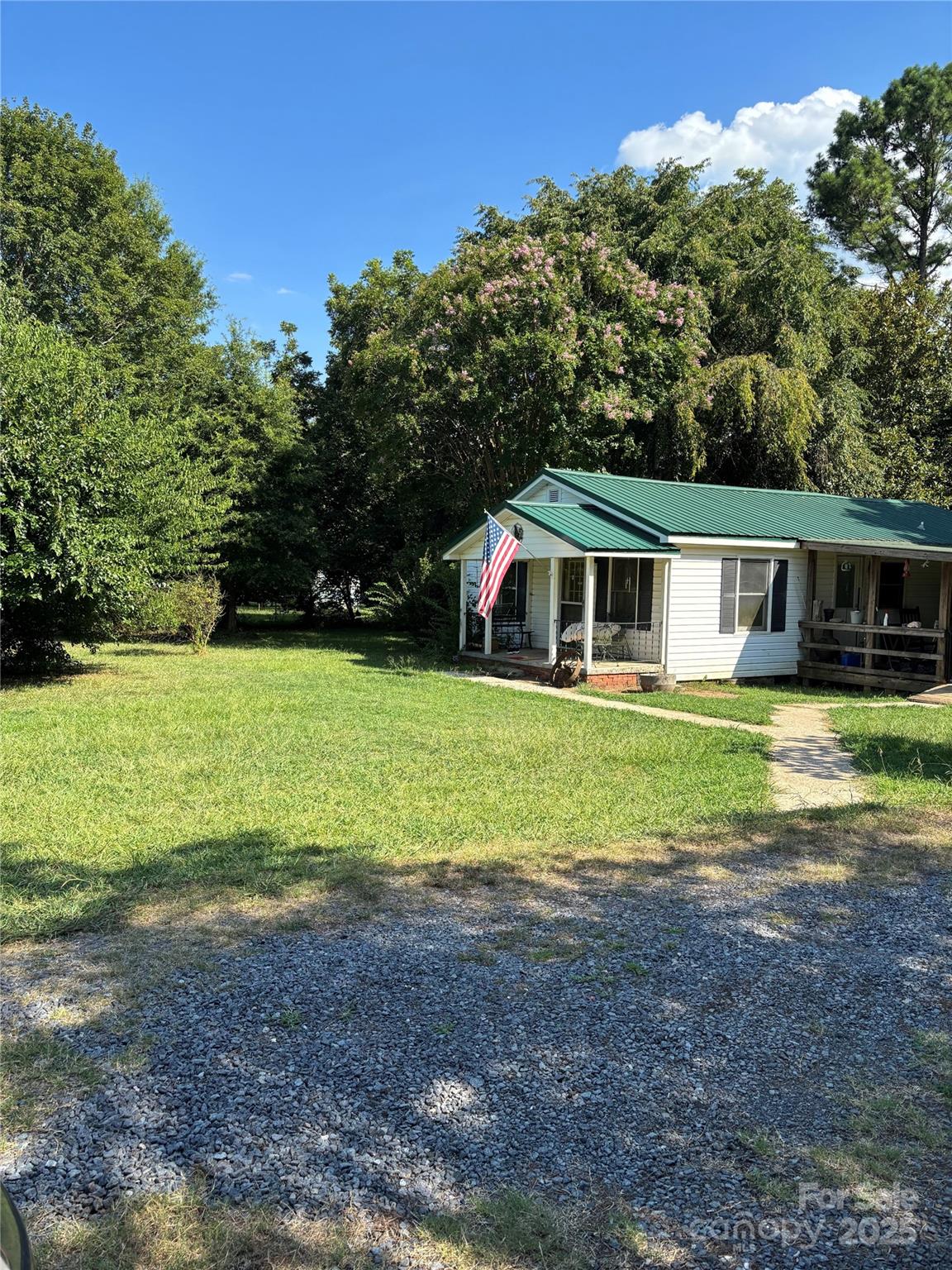 1350 Edgefield Road Property Photo 1