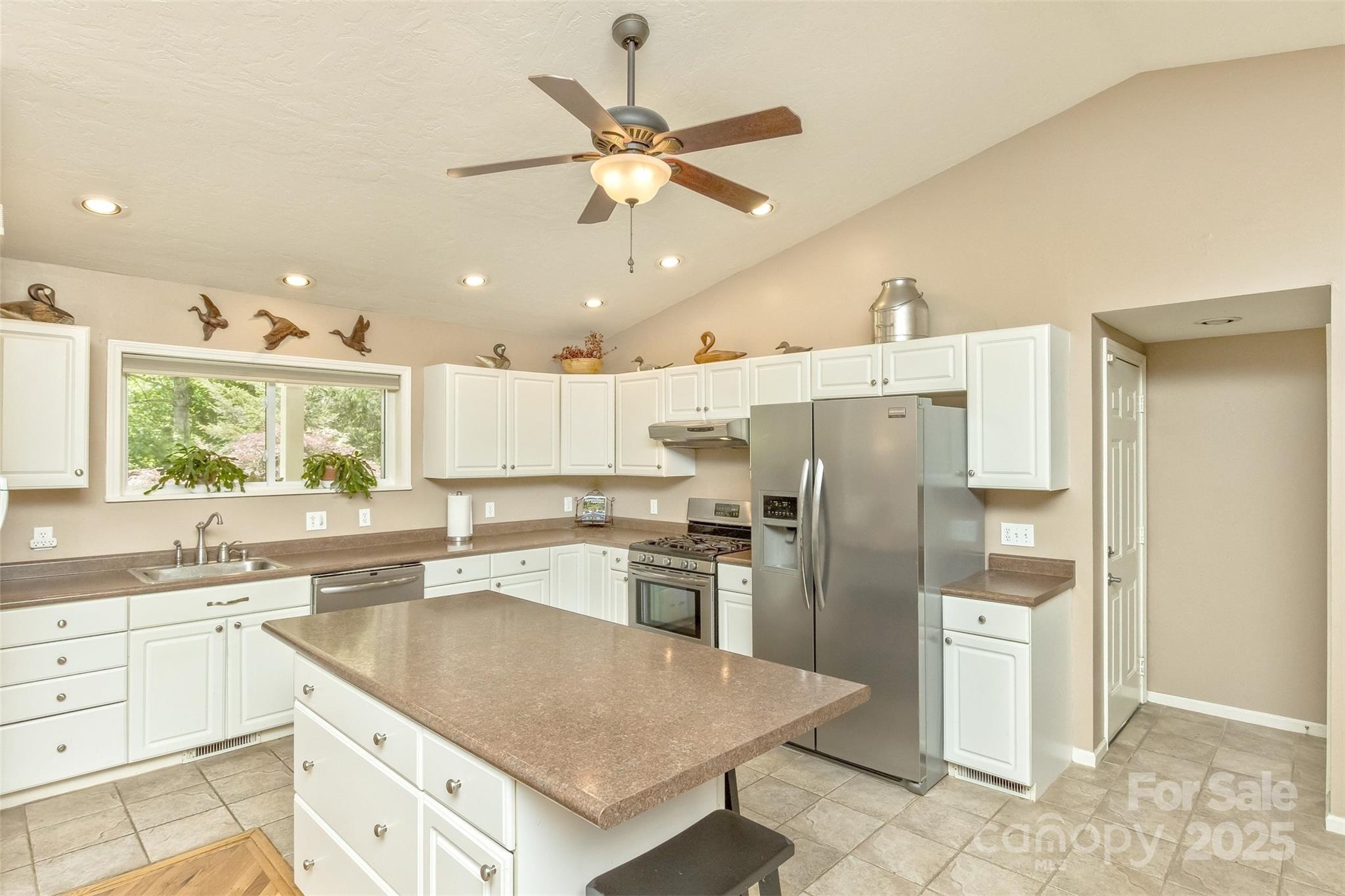 15 Beaverdam Knoll Road Property Photo 8