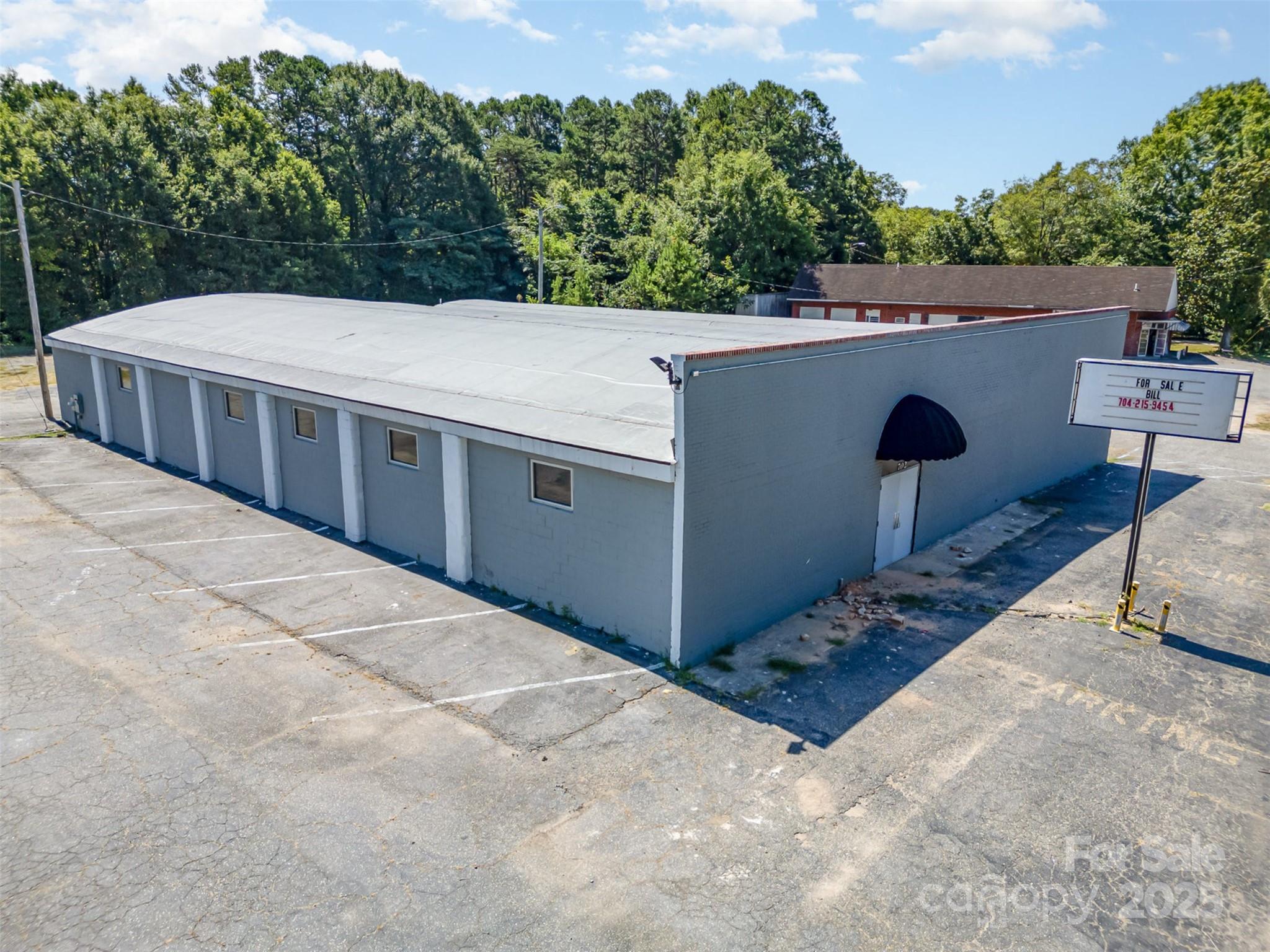 702 Linwood Road Property Photo
