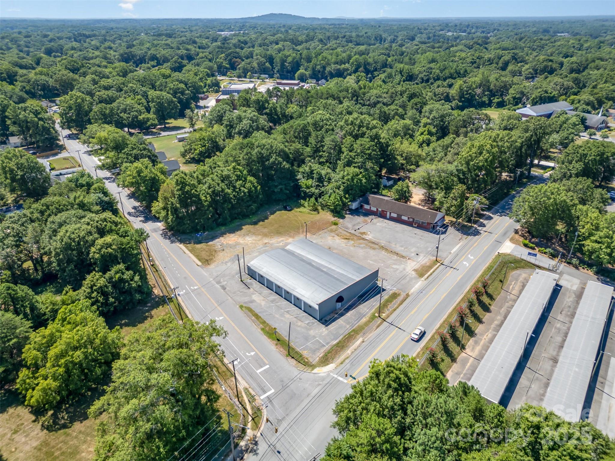 702 Linwood Road Property Photo 2