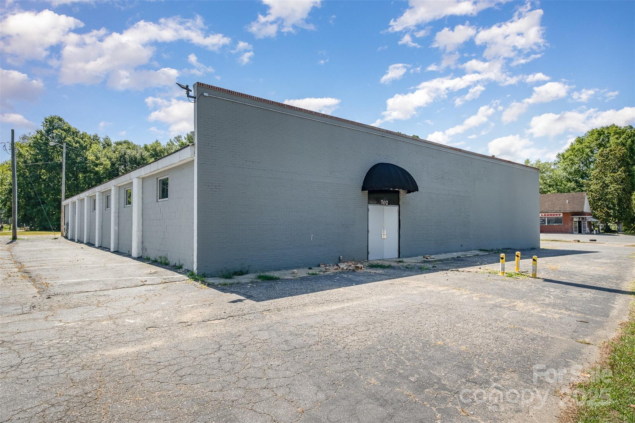 702 Linwood Road Property Photo 3