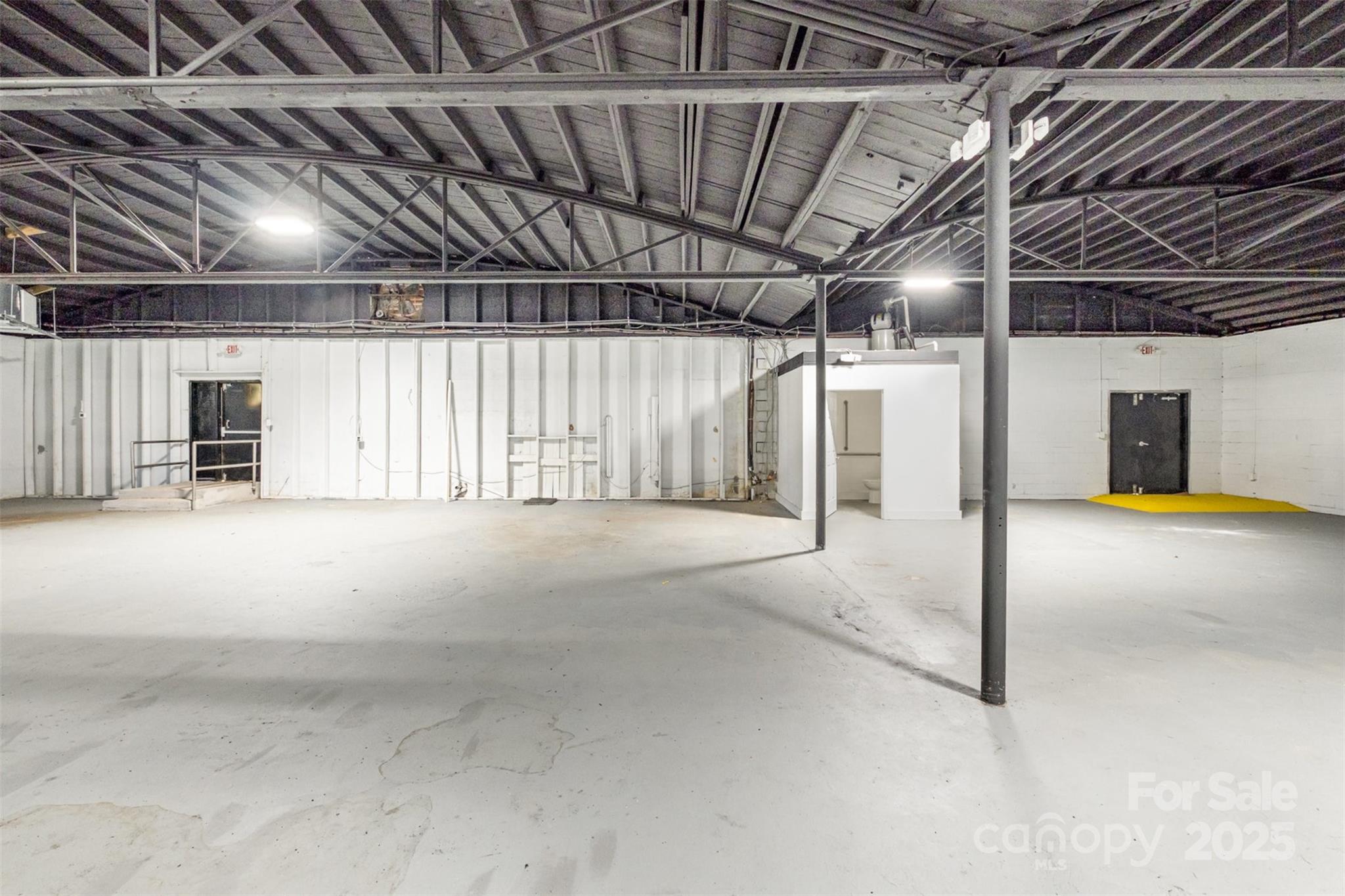 702 Linwood Road Property Photo 11