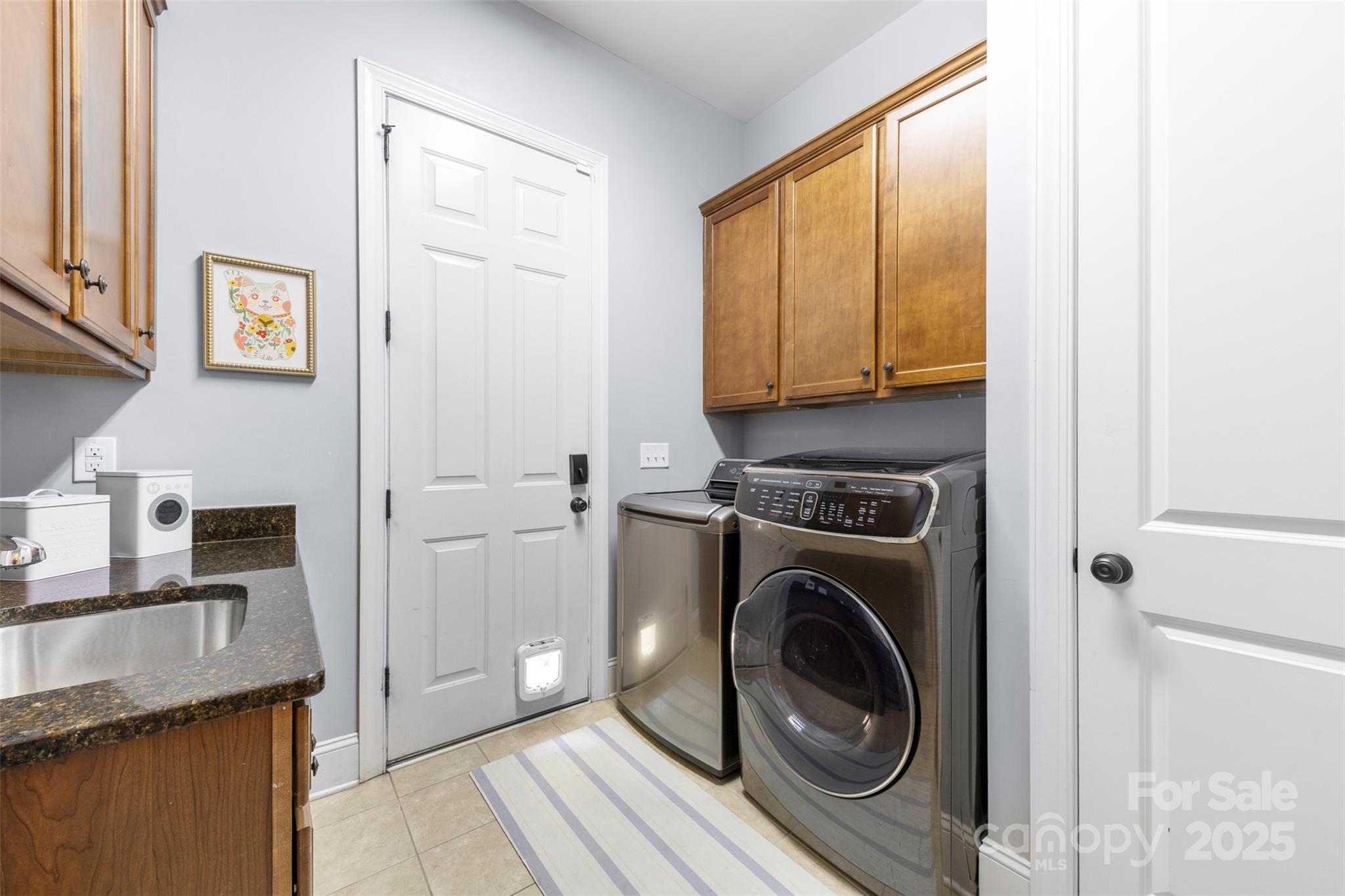 709 Woodcliff Court Property Photo 14