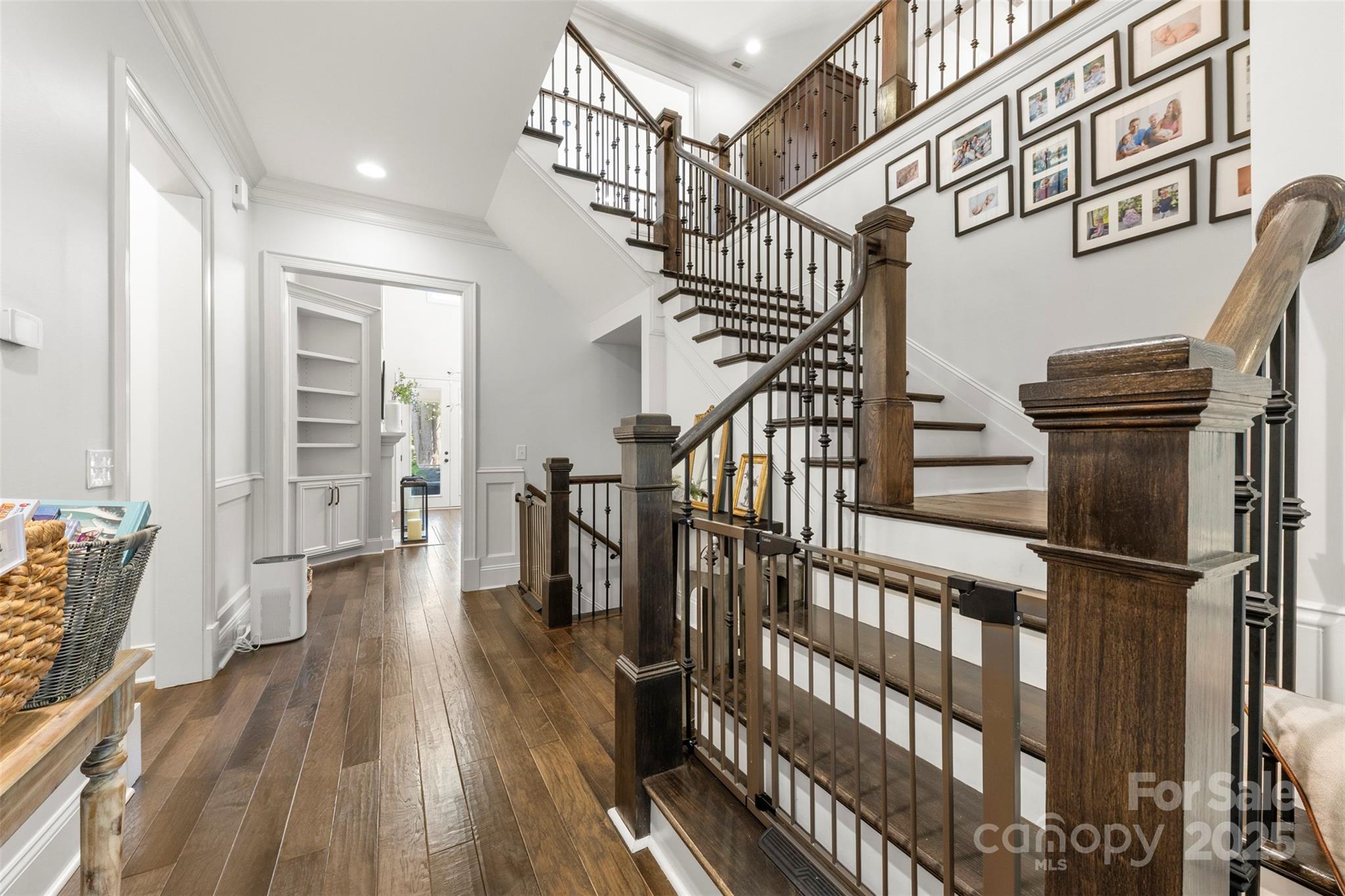 709 Woodcliff Court Property Photo 15