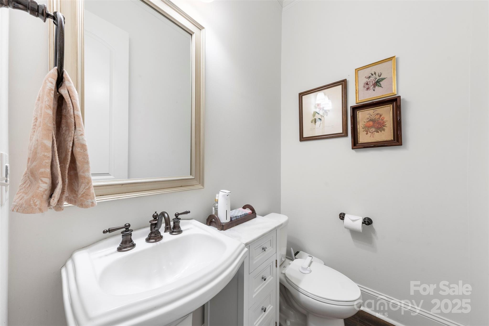 709 Woodcliff Court Property Photo 16