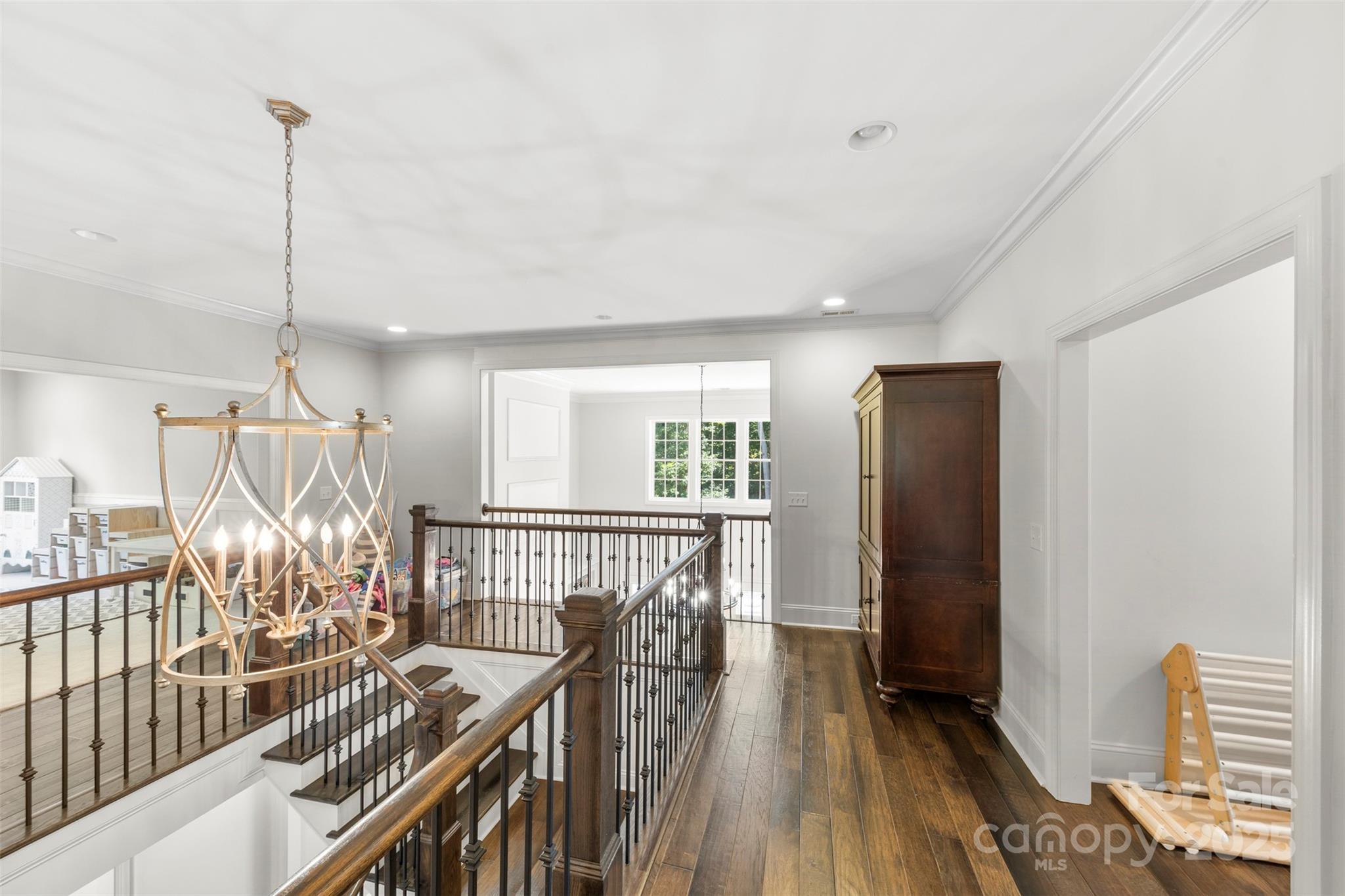 709 Woodcliff Court Property Photo 30