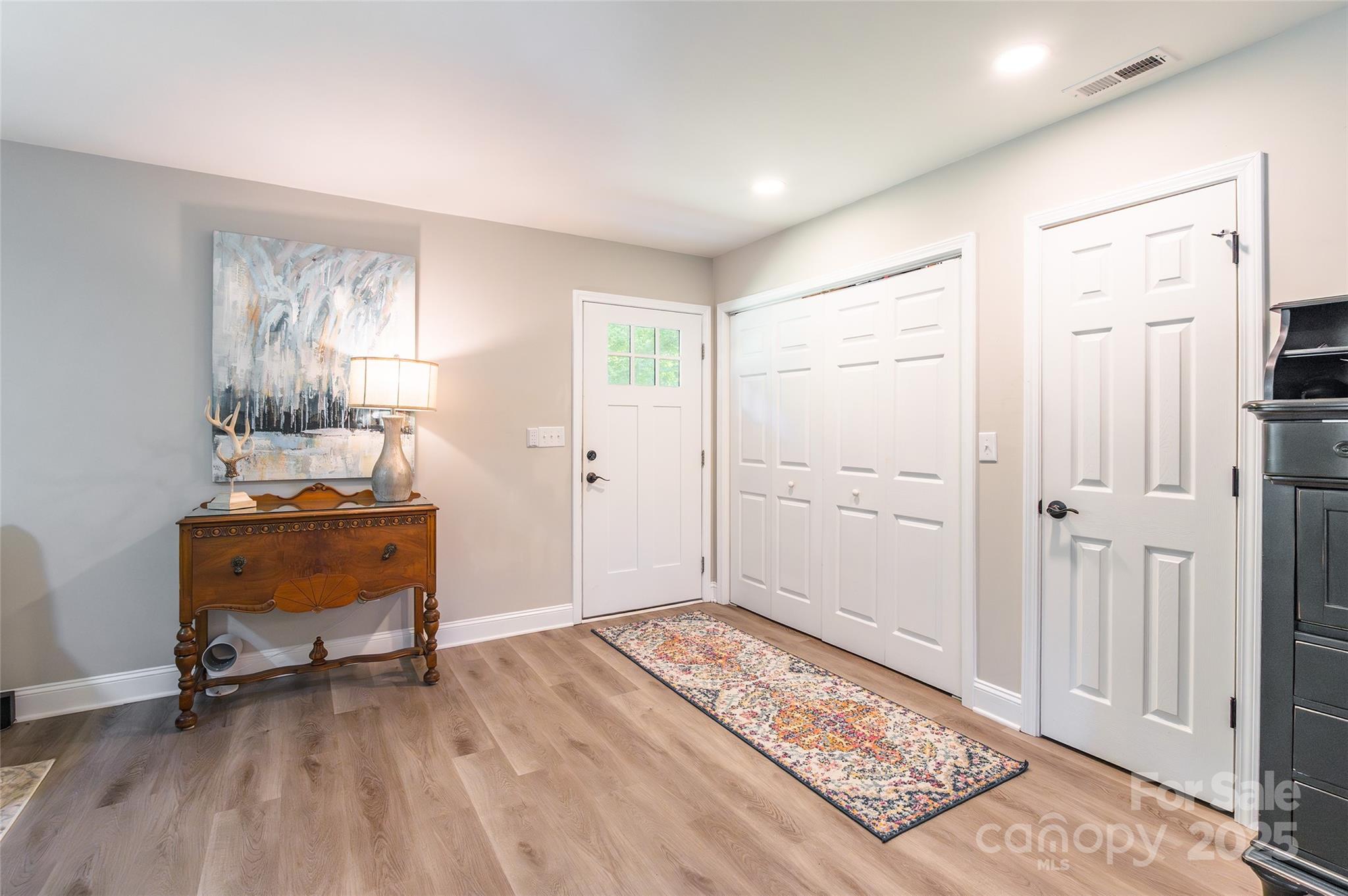 1631 Wendover Court Property Photo 4
