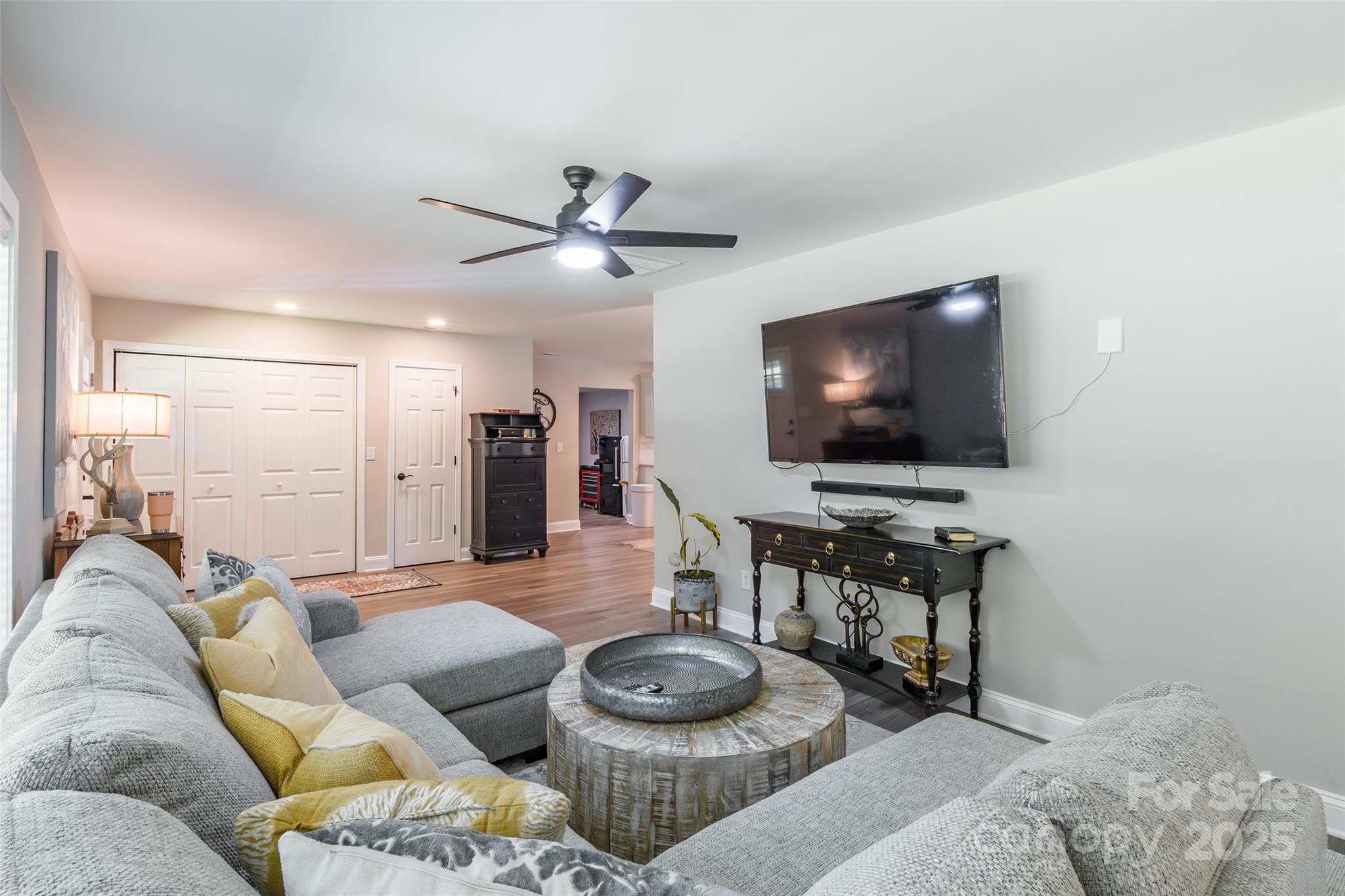1631 Wendover Court Property Photo 8