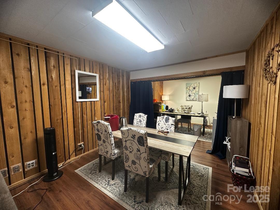 111 E Charlotte Avenue C Property Photo 3