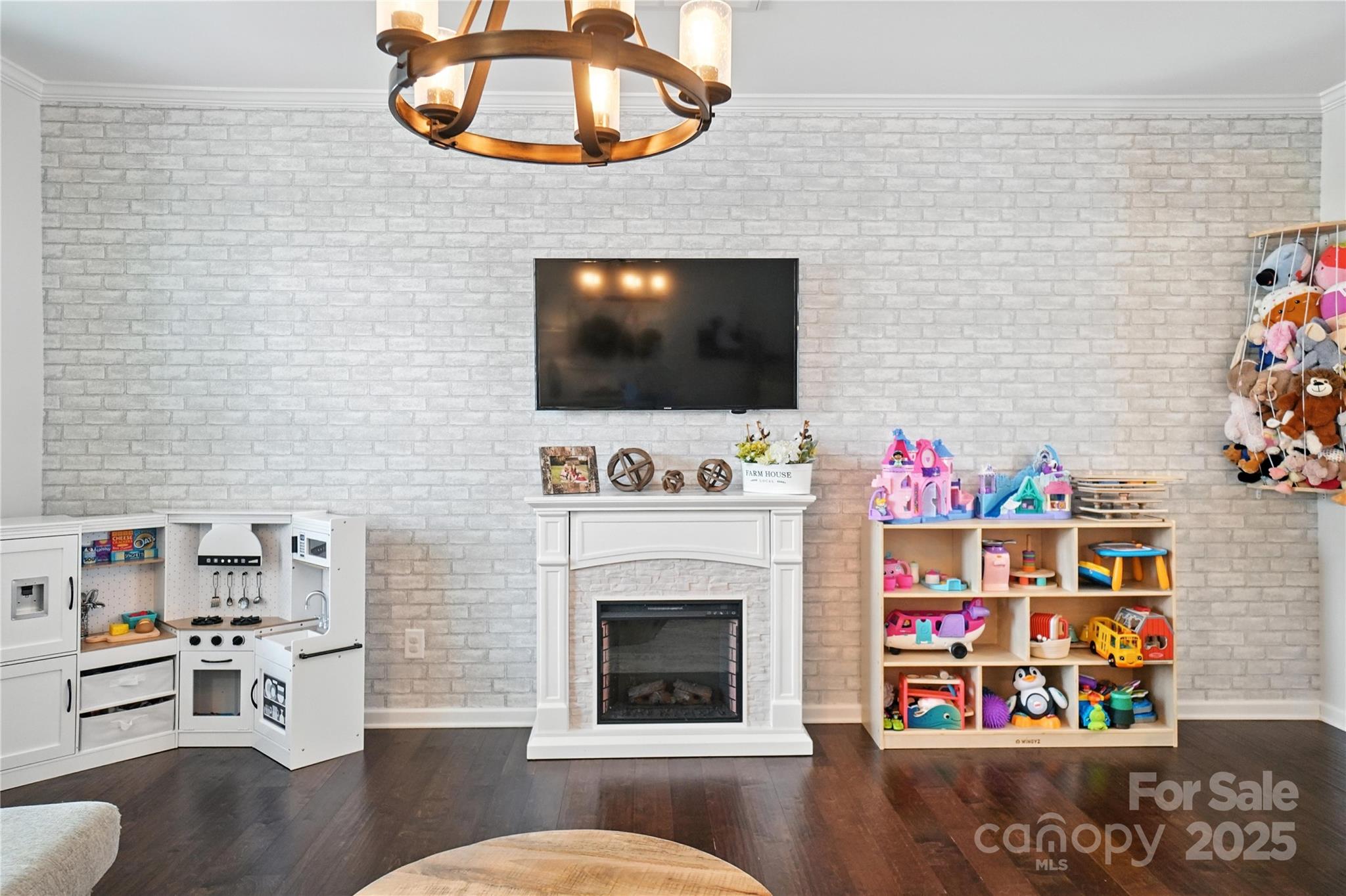 436 Spring Gardens Drive Property Photo 8