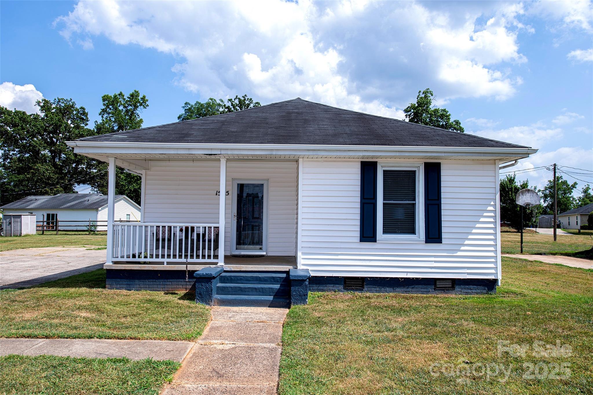 1525 Perfection Avenue Property Photo 1
