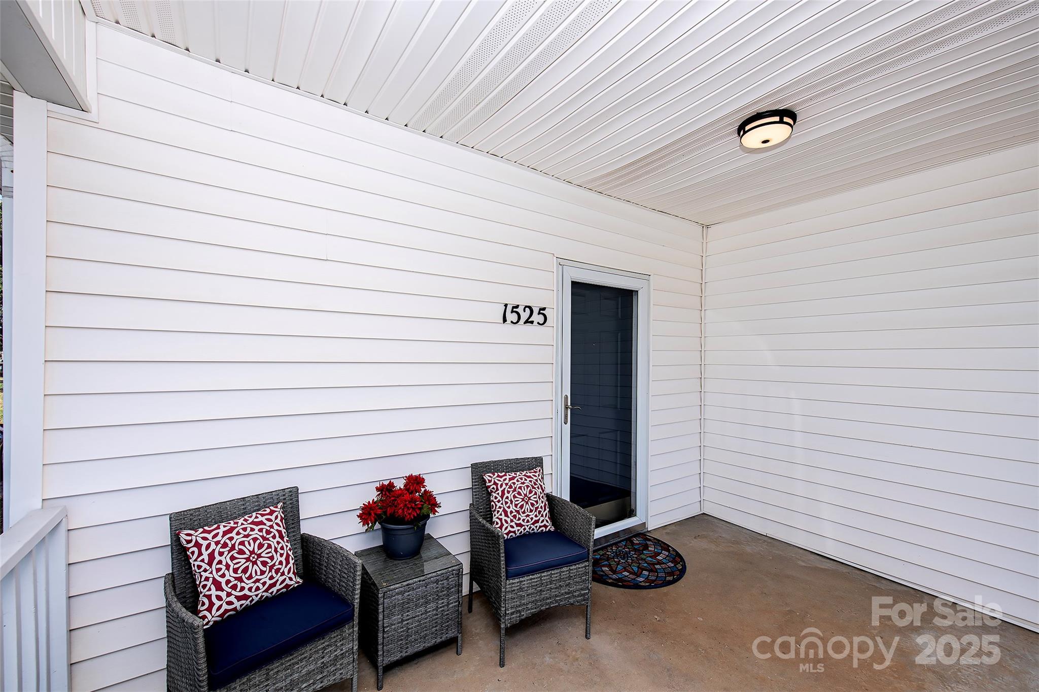 1525 Perfection Avenue Property Photo 2