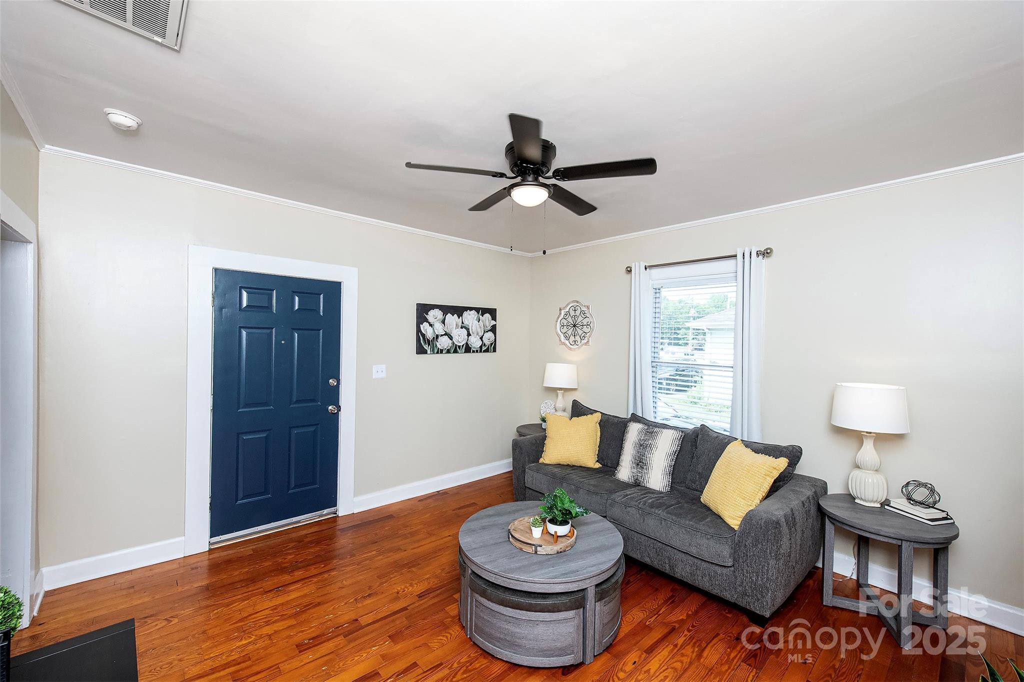1525 Perfection Avenue Property Photo 3