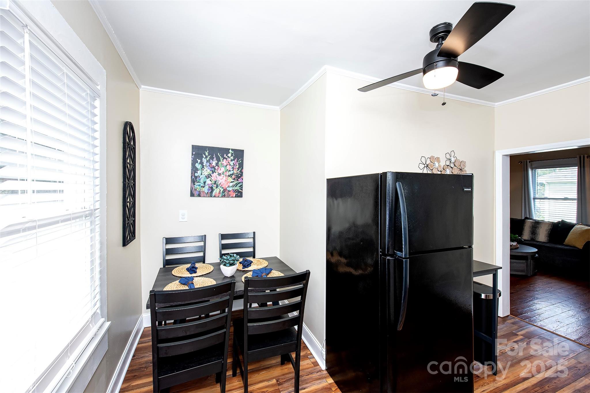 1525 Perfection Avenue Property Photo 6