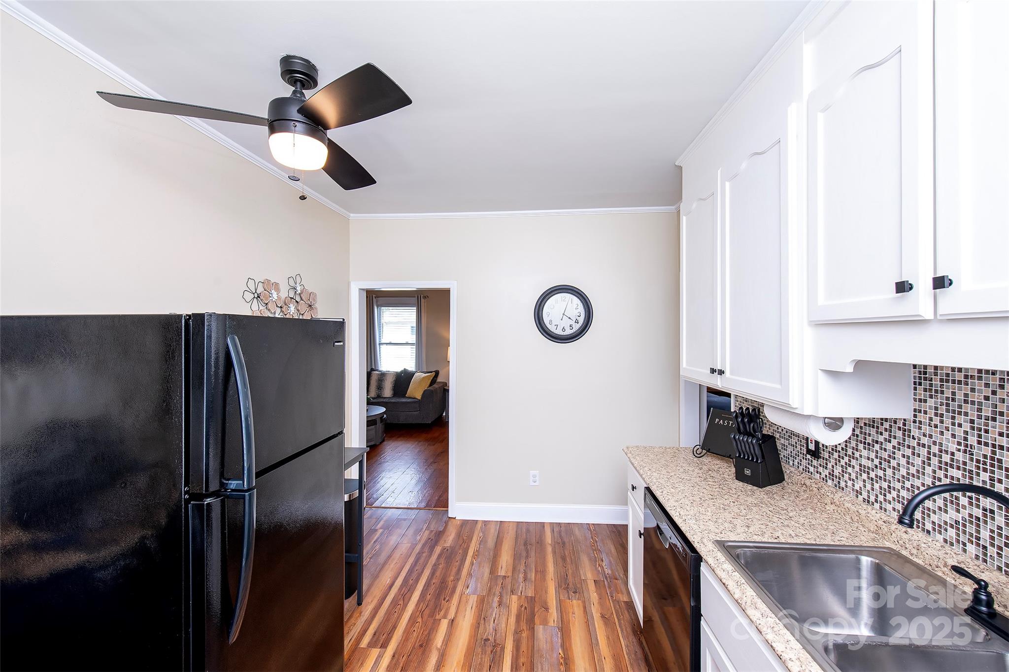 1525 Perfection Avenue Property Photo 8