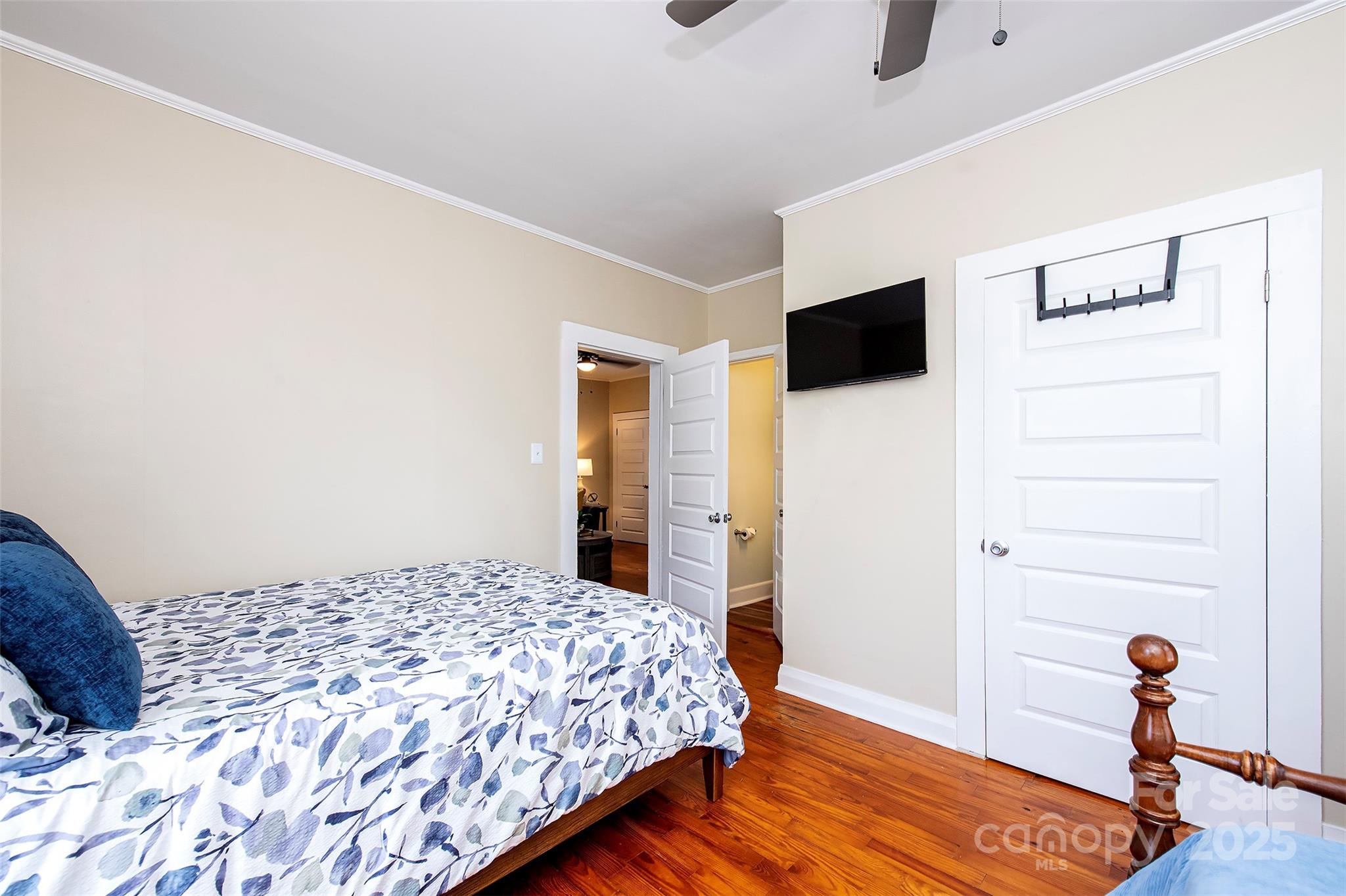 1525 Perfection Avenue Property Photo 13