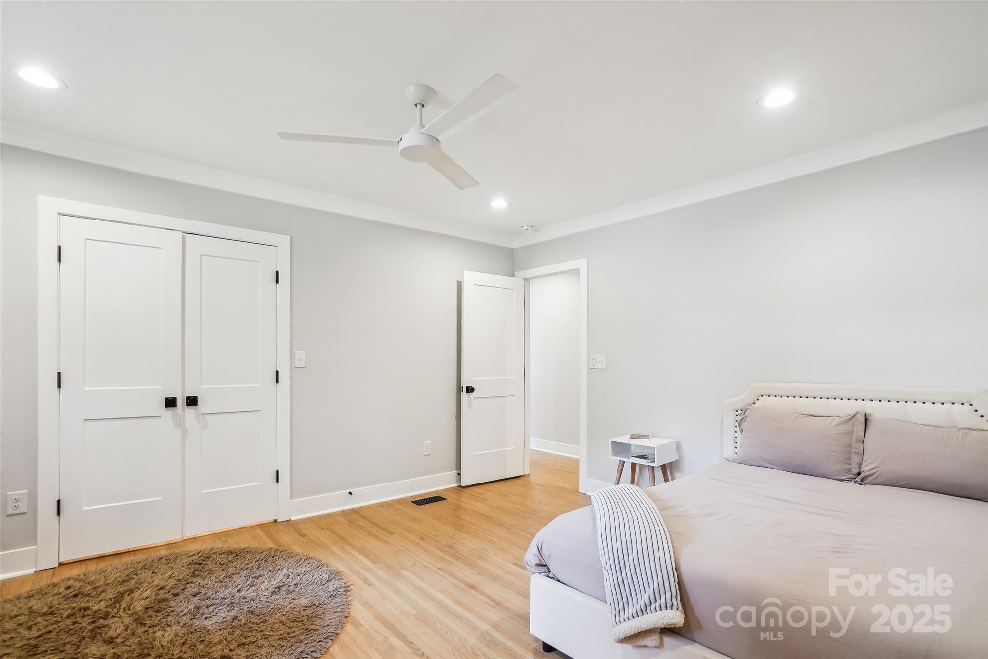 1118 Crestbrook Drive Property Photo 25