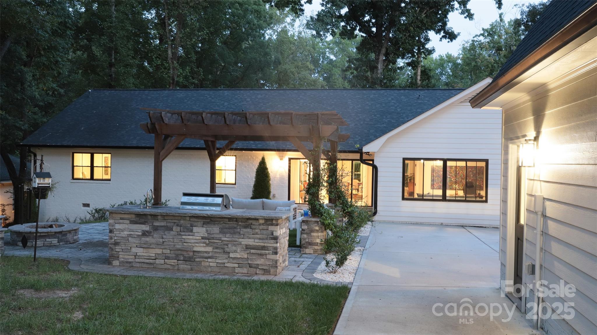 1118 Crestbrook Drive Property Photo 32