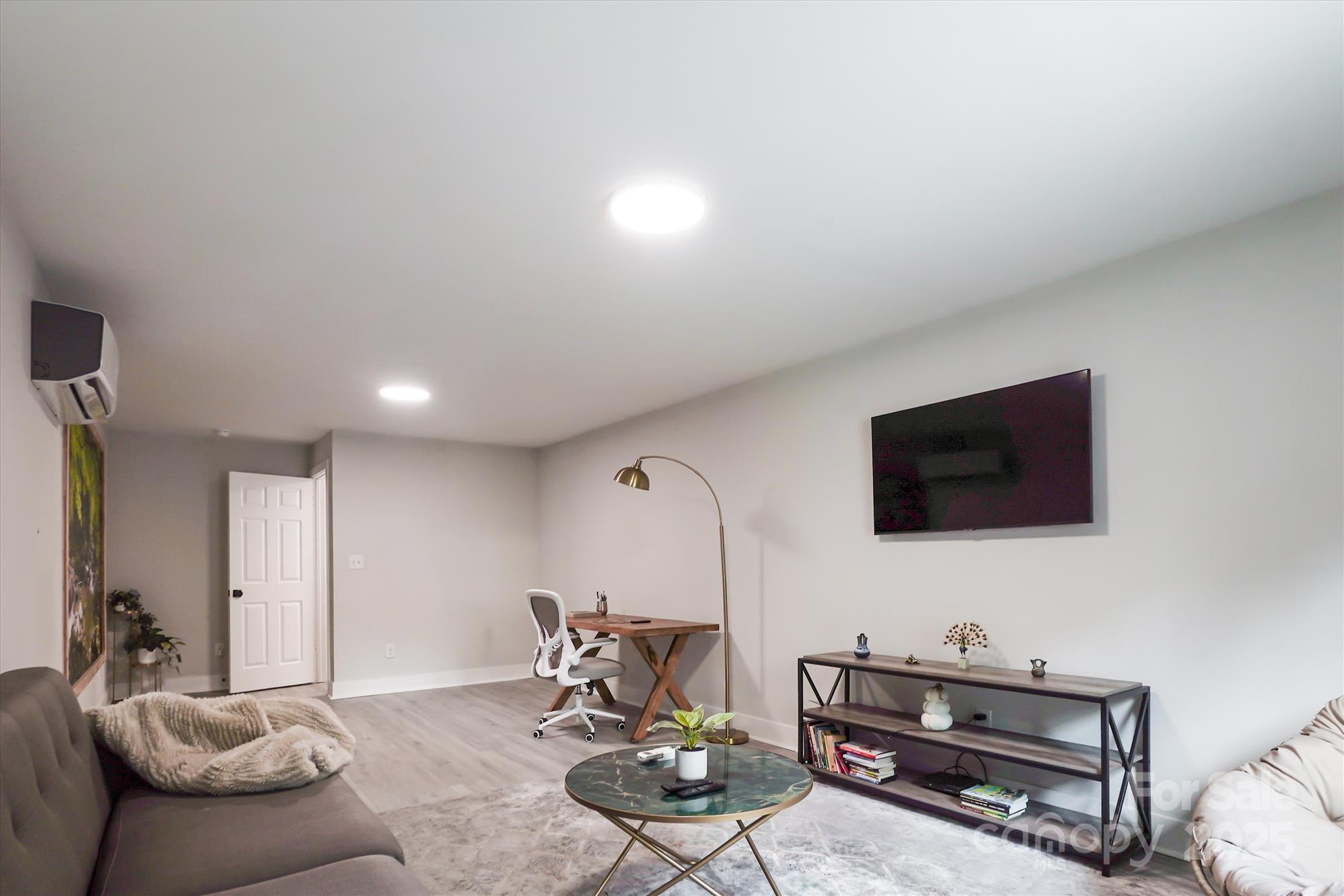 1118 Crestbrook Drive Property Photo 37